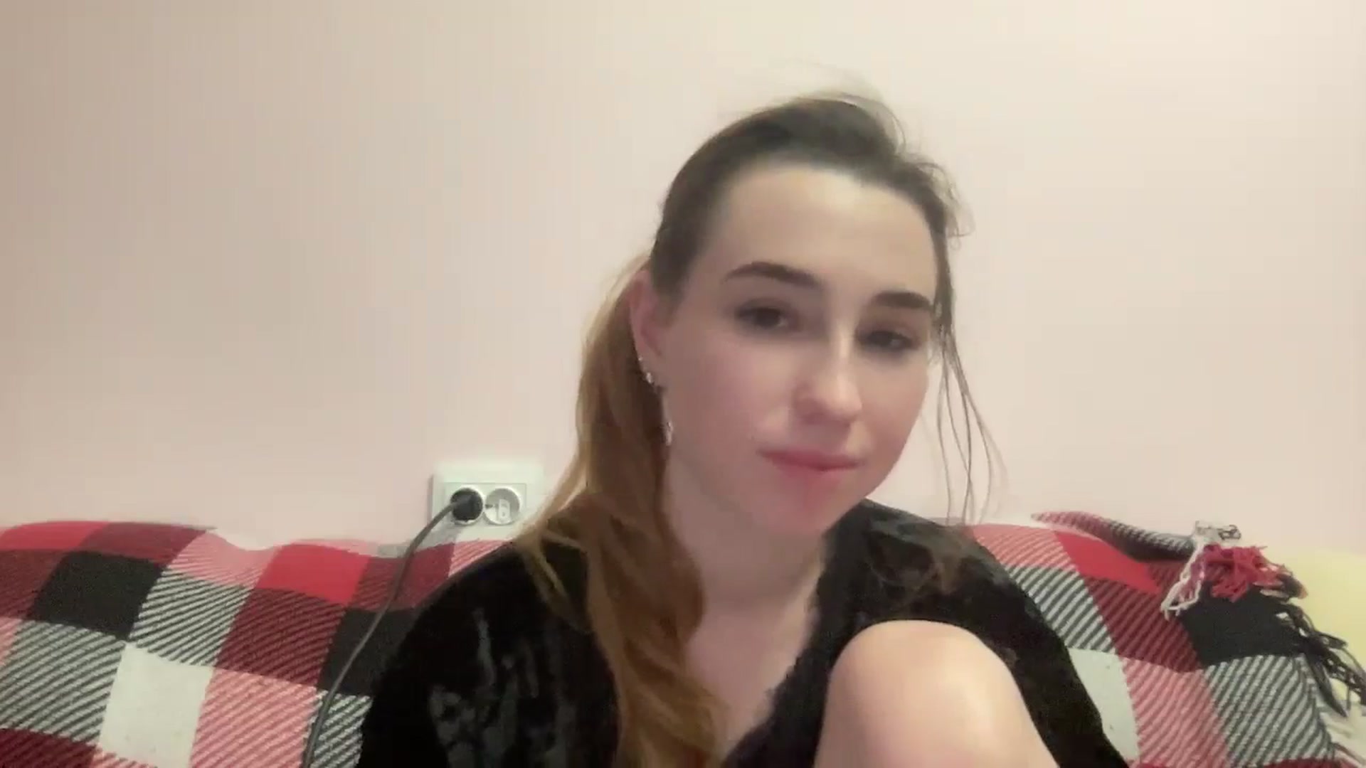 Gallery image thumbnail from Just_I's myfreecams stream on, 12/20/2023, 03:17 image 17 of 20