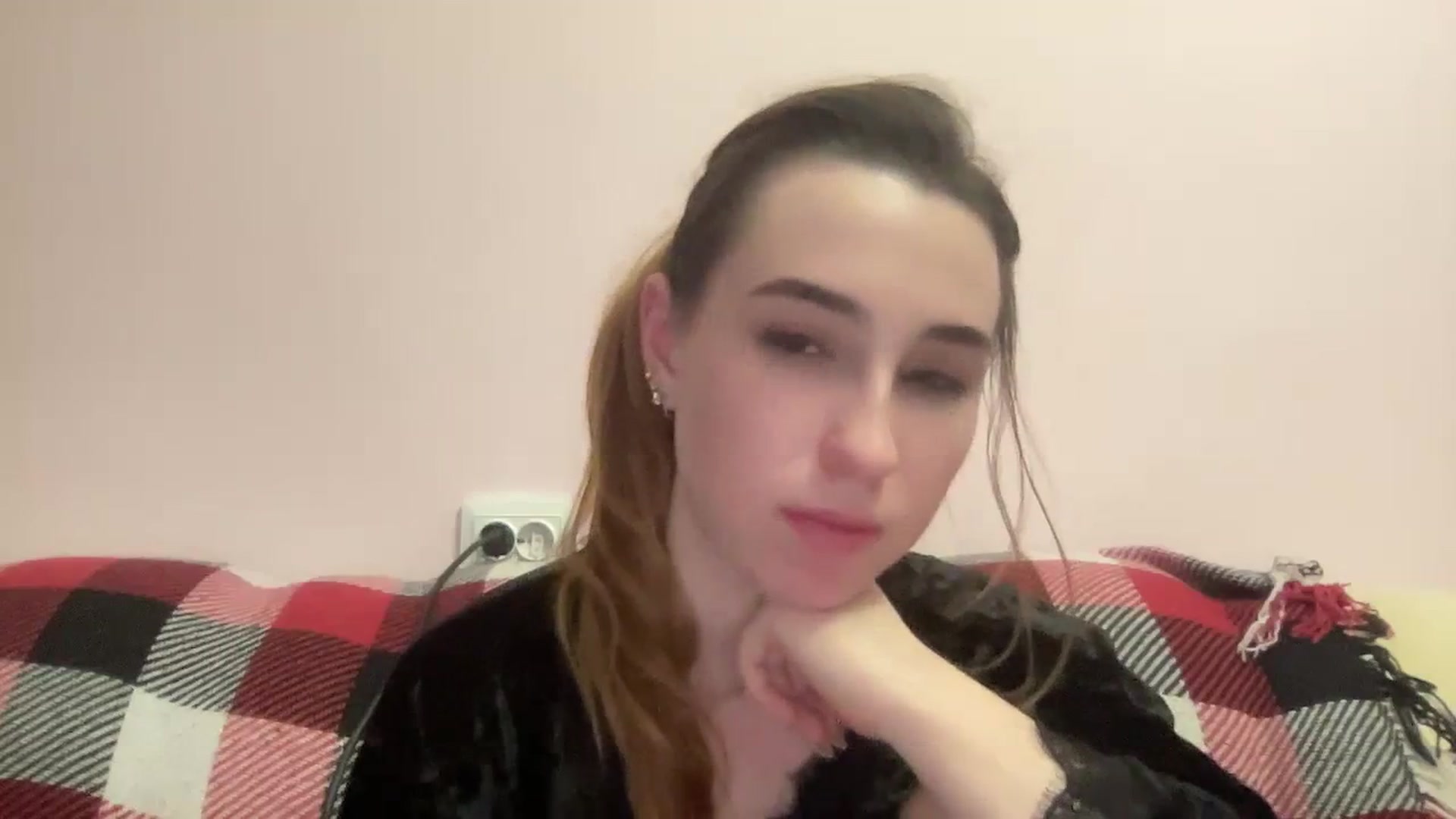 Gallery image thumbnail from Just_I's myfreecams stream on, 12/20/2023, 03:17 image 7 of 20