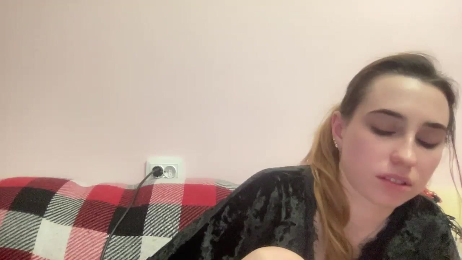 Gallery image thumbnail from Just_I's myfreecams stream on, 12/20/2023, 03:29 image 6 of 20