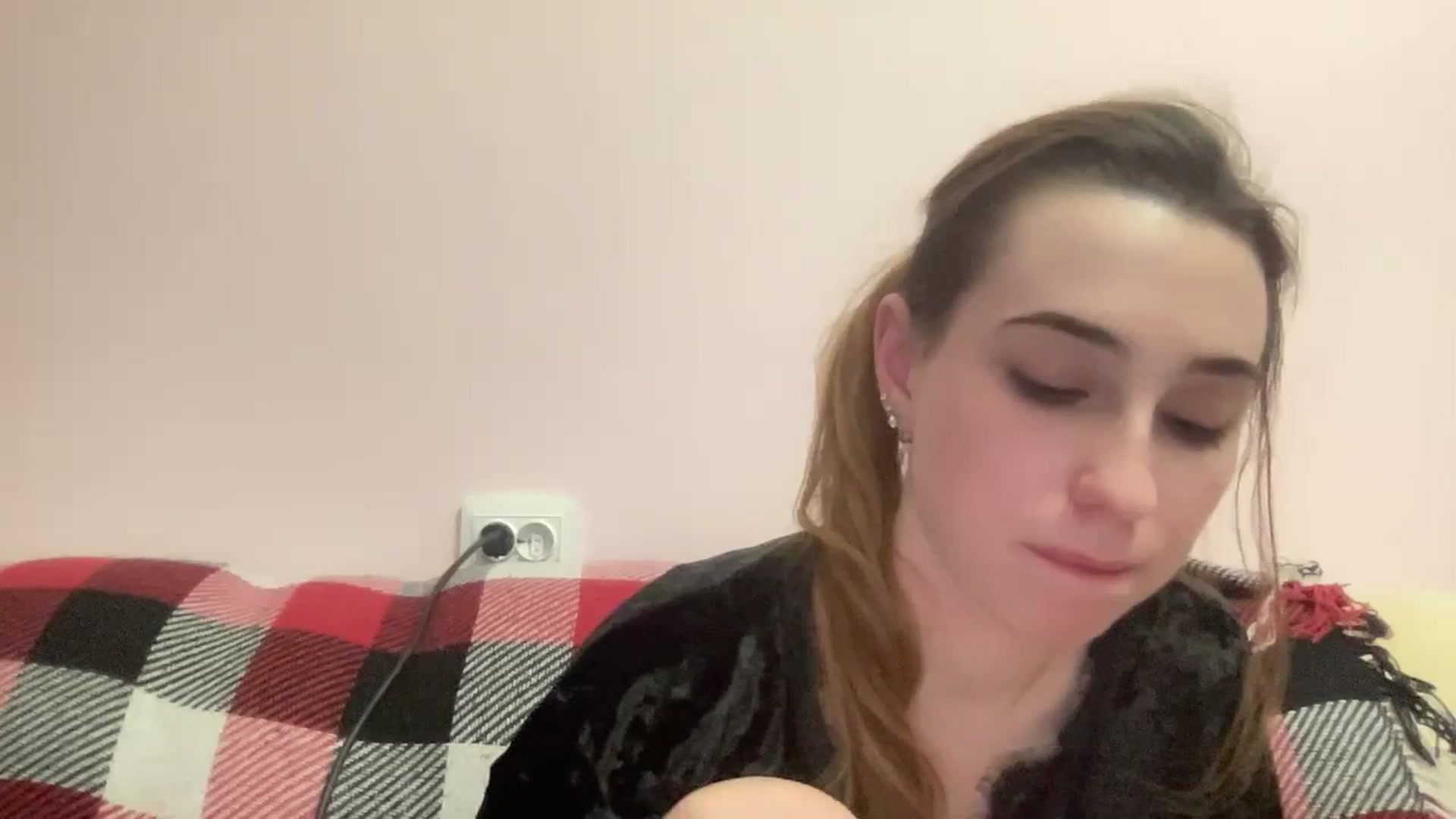 Gallery image thumbnail from Just_I's myfreecams stream on, 12/20/2023, 03:29 image 10 of 20