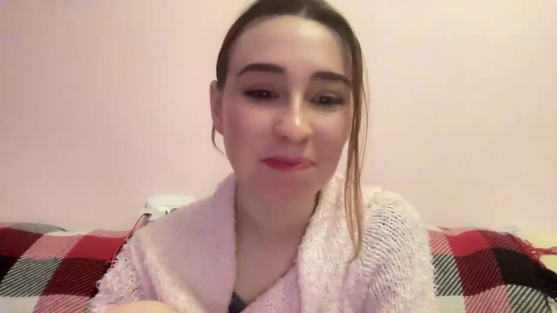 Gallery image thumbnail from Just_I's myfreecams stream on, 12/26/2023, 21:33 image 17 of 20