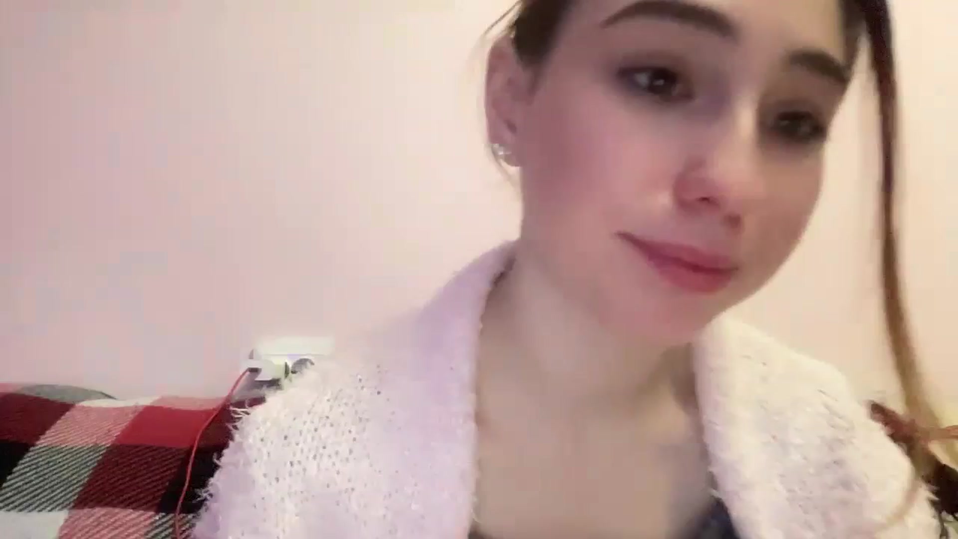 Gallery image thumbnail from Just_I's myfreecams stream on, 12/26/2023, 21:33 image 1 of 20