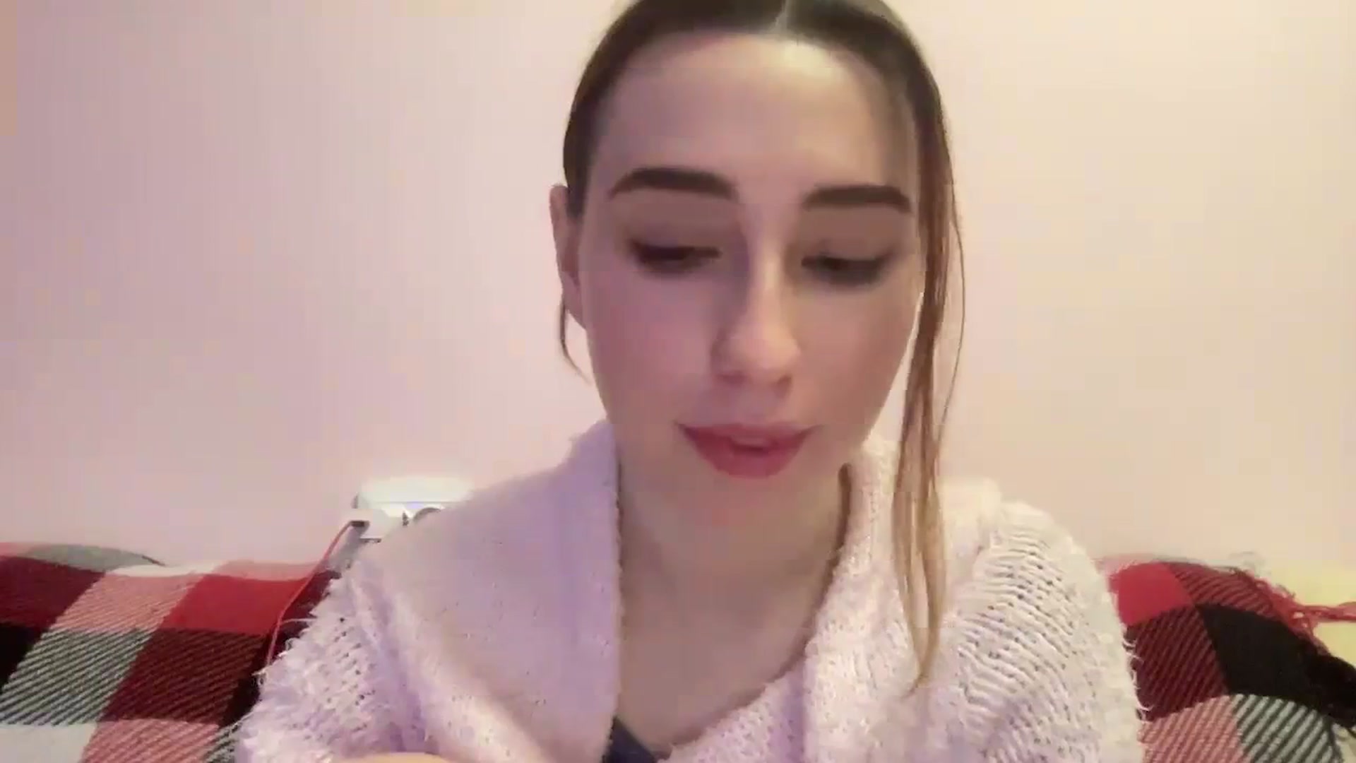 Gallery image thumbnail from Just_I's myfreecams stream on, 12/26/2023, 21:33 image 15 of 20