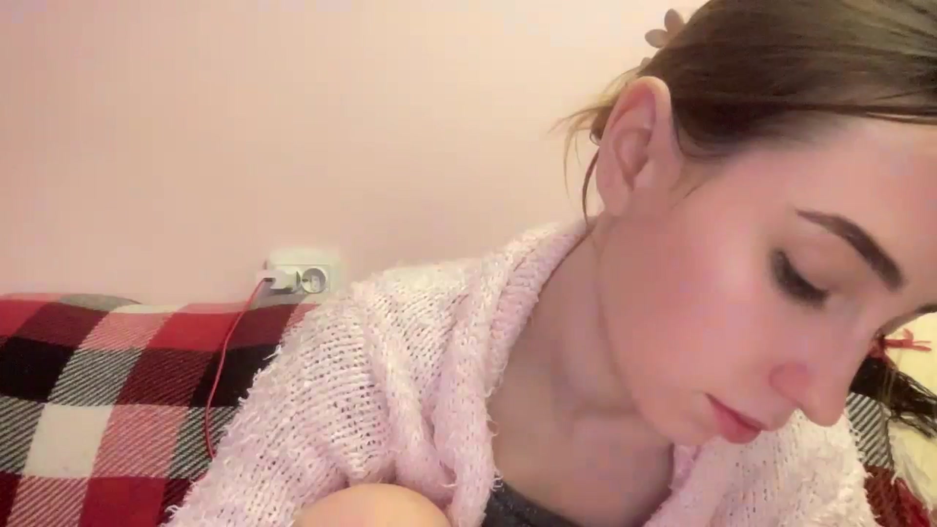 Gallery image thumbnail from Just_I's myfreecams stream on, 12/26/2023, 22:10 image 5 of 20