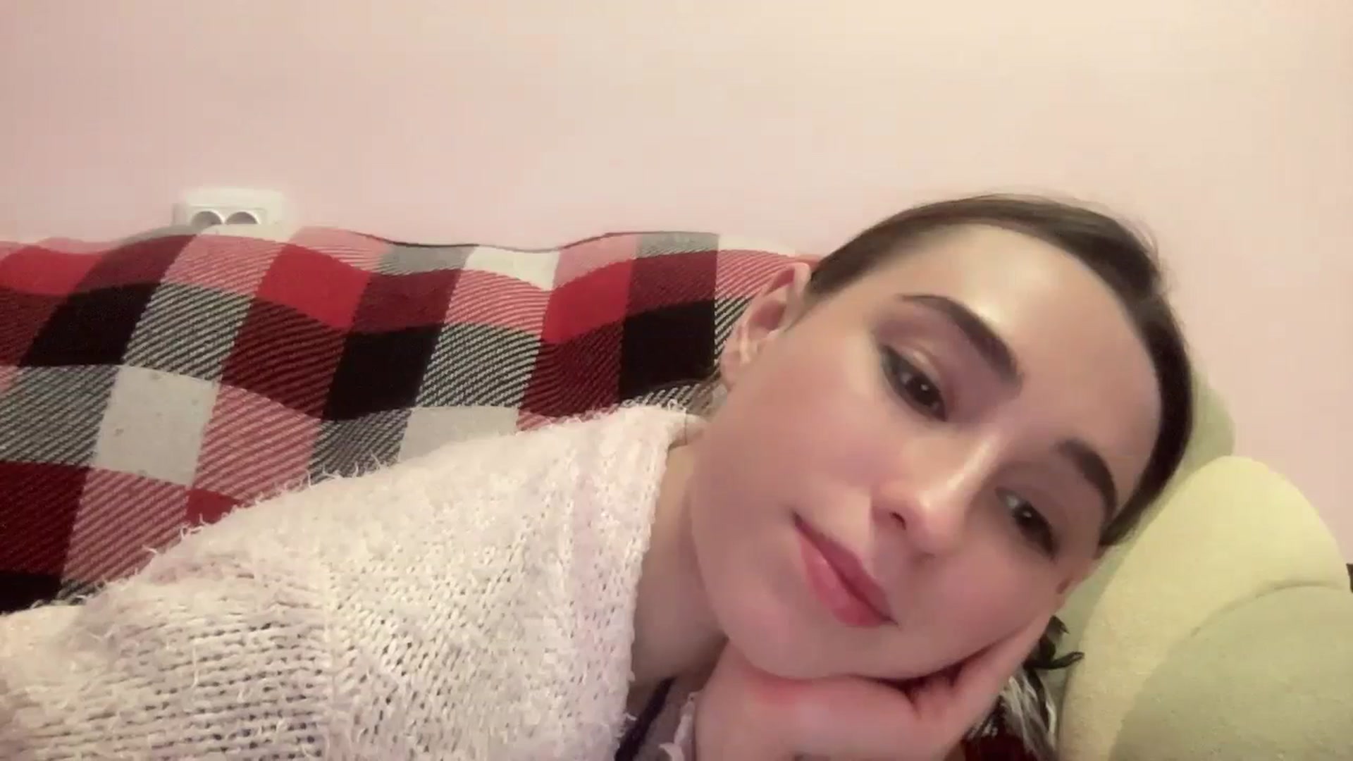 Gallery image thumbnail from Just_I's myfreecams stream on, 12/27/2023, 01:44 image 13 of 20
