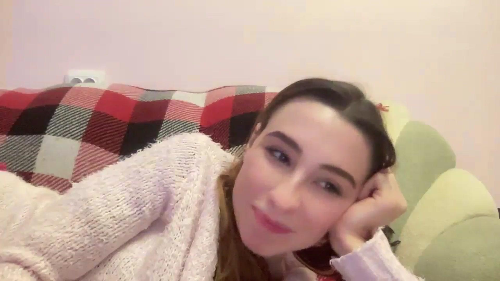 Gallery image thumbnail from Just_I's myfreecams stream on, 12/27/2023, 01:44 image 14 of 20