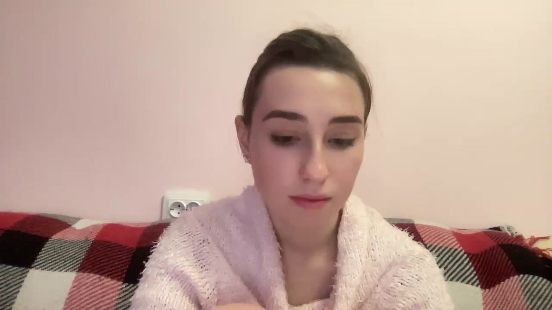 Gallery image thumbnail from Just_I's myfreecams stream on, 12/28/2023, 20:29 image 15 of 20