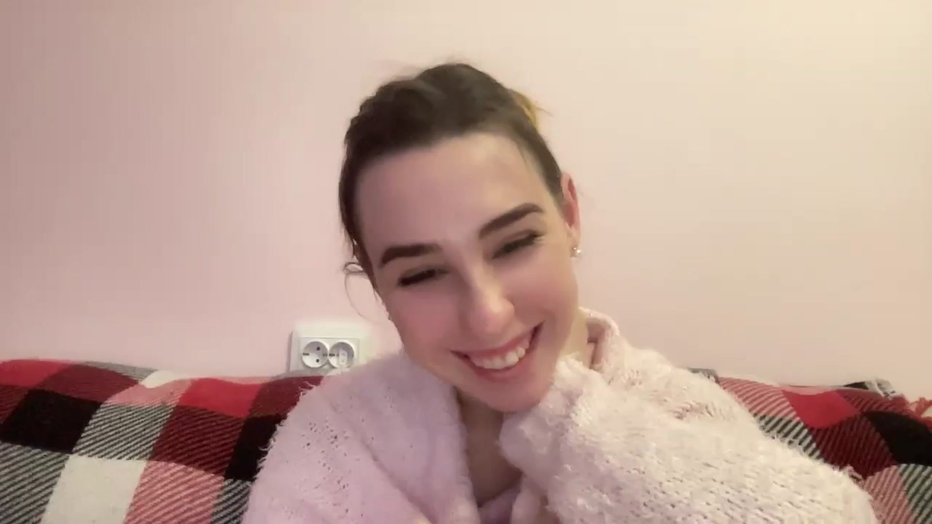 Gallery image thumbnail from Just_I's myfreecams stream on, 12/28/2023, 20:29 image 20 of 20