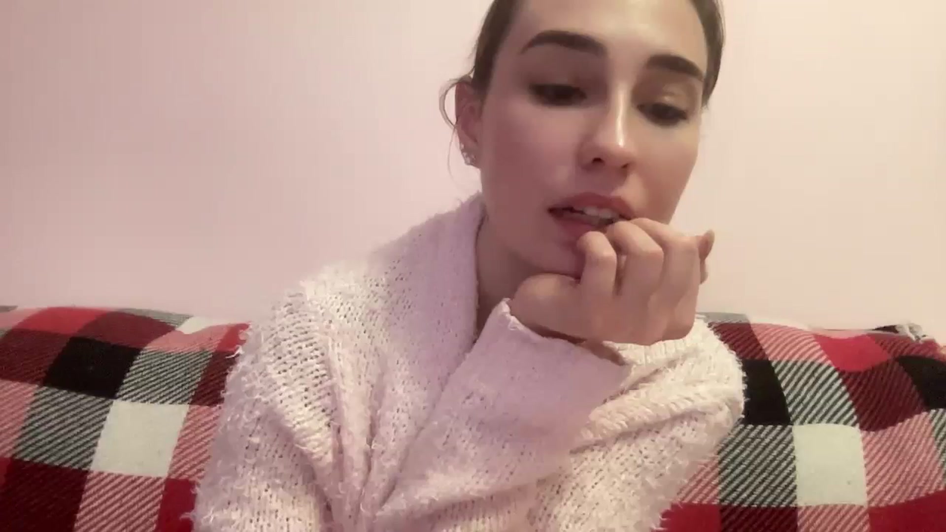 Gallery image thumbnail from Just_I's myfreecams stream on, 12/28/2023, 20:54 image 2 of 20