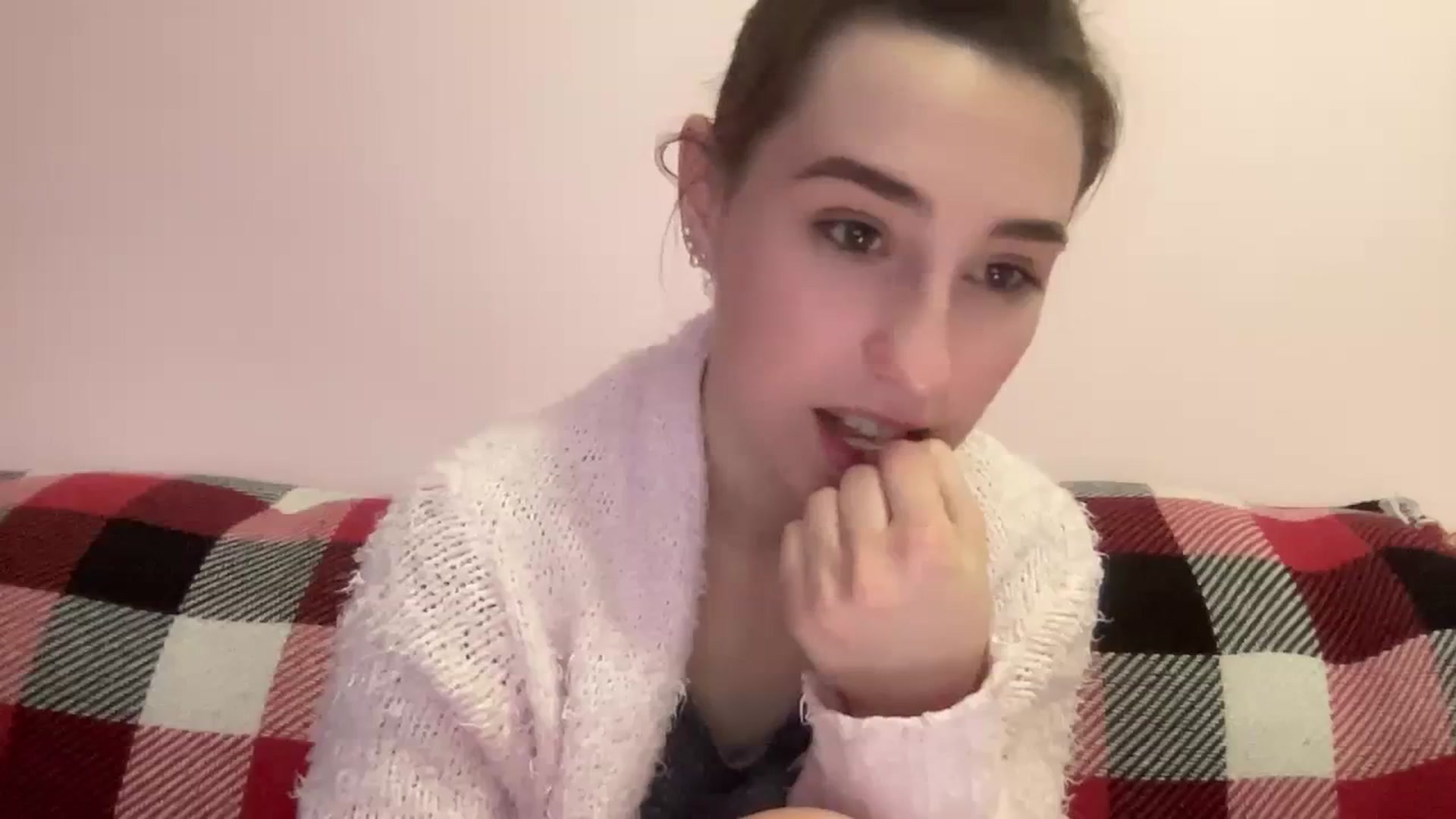 Gallery image thumbnail from Just_I's myfreecams stream on, 12/28/2023, 20:54 image 5 of 20