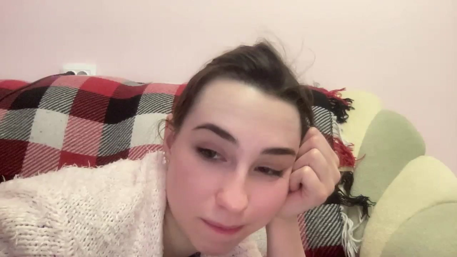 Gallery image thumbnail from Just_I's myfreecams stream on, 12/28/2023, 23:22 image 19 of 20