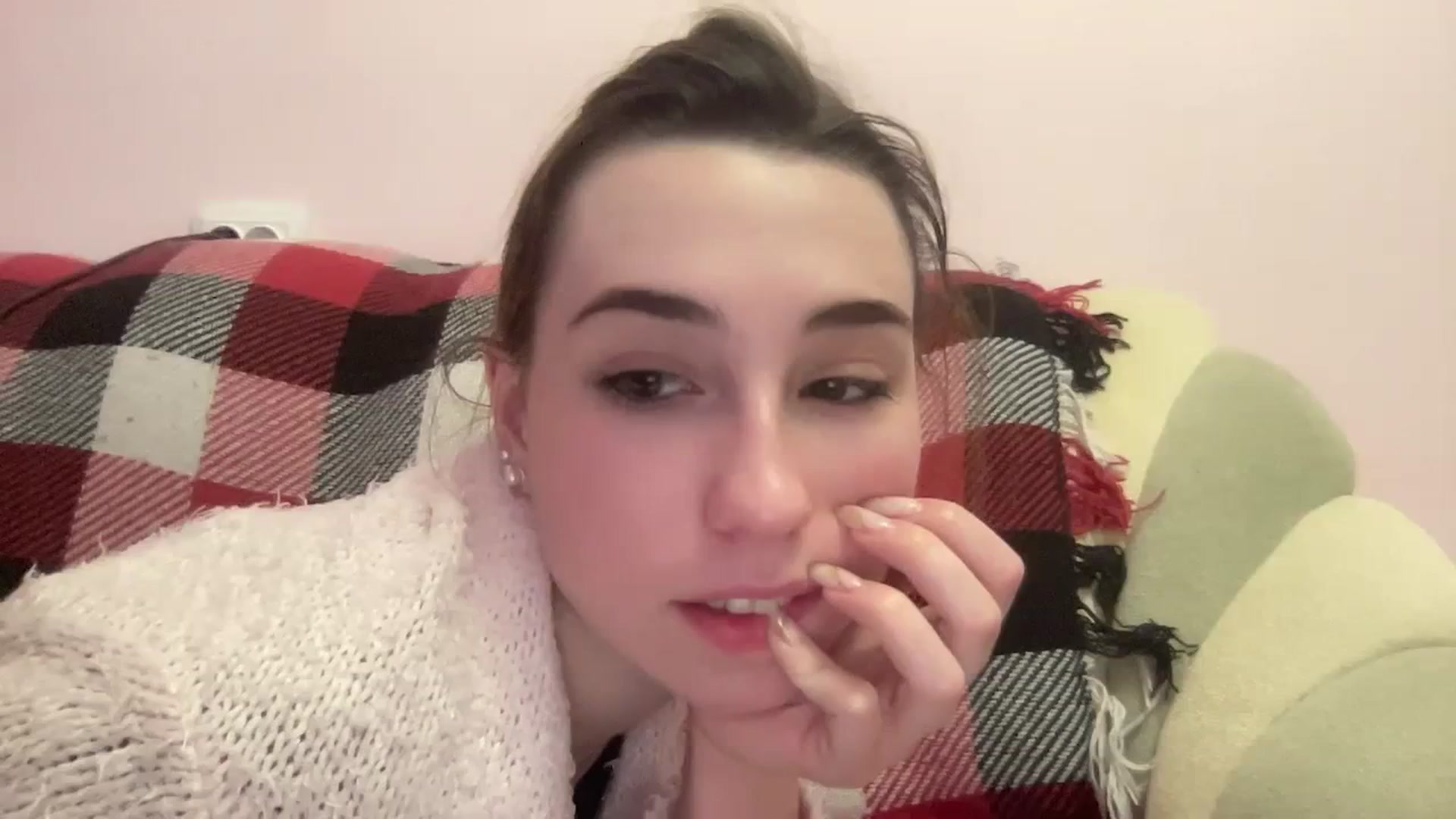 Gallery image thumbnail from Just_I's myfreecams stream on, 12/28/2023, 23:22 image 11 of 20