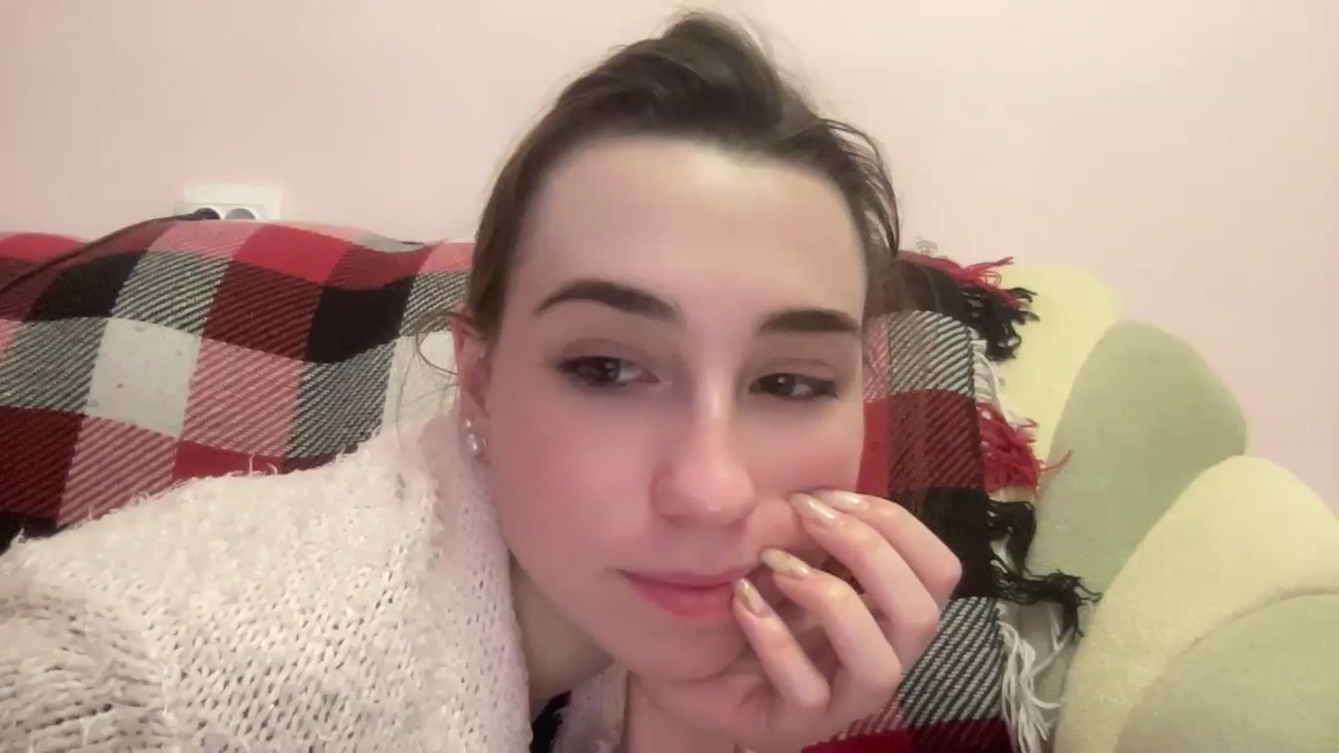 Gallery image thumbnail from Just_I's myfreecams stream on, 12/28/2023, 23:22 image 12 of 20