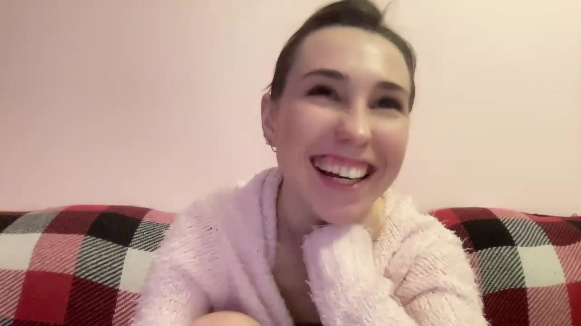 Gallery image thumbnail from Just_I's myfreecams stream on, 01/03/2024, 21:41 image 3 of 20