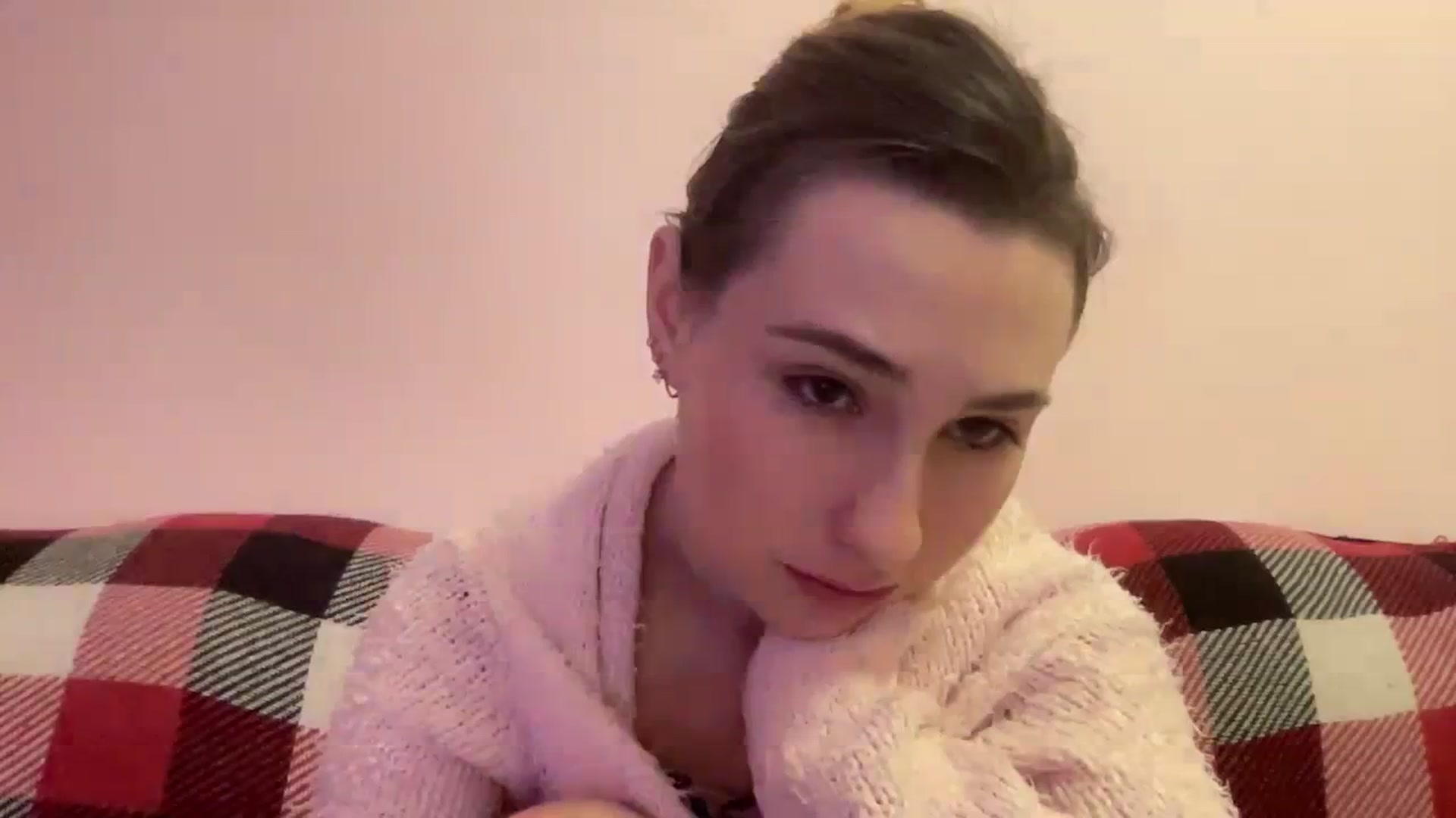 Gallery image thumbnail from Just_I's myfreecams stream on, 01/03/2024, 21:41 image 8 of 20