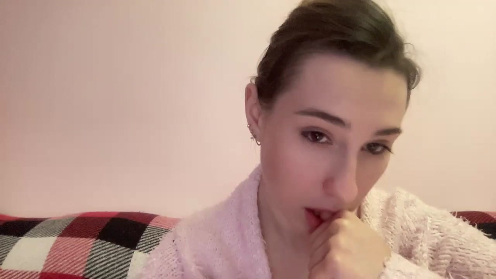 Gallery image thumbnail from Just_I's myfreecams stream on, 01/03/2024, 21:41 image 15 of 20