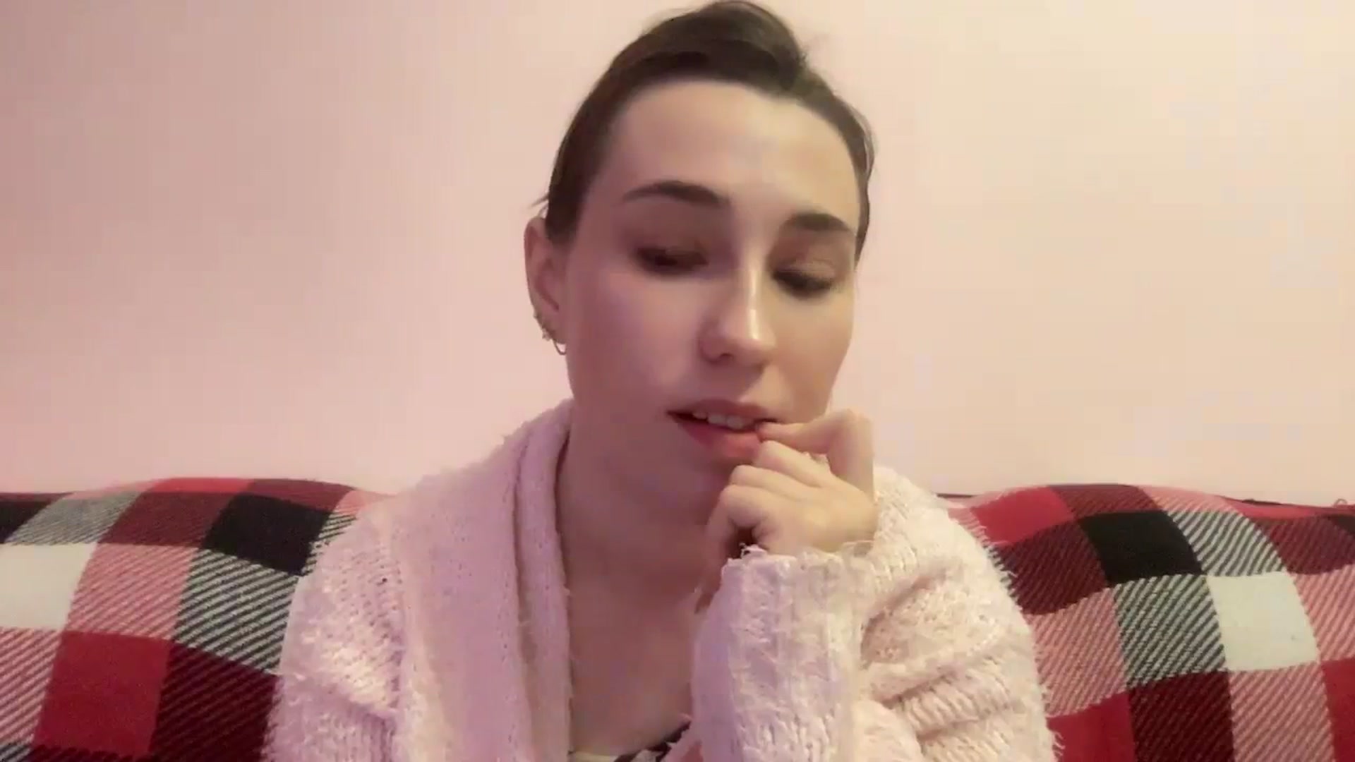 Gallery image thumbnail from Just_I's myfreecams stream on, 01/03/2024, 21:41 image 6 of 20