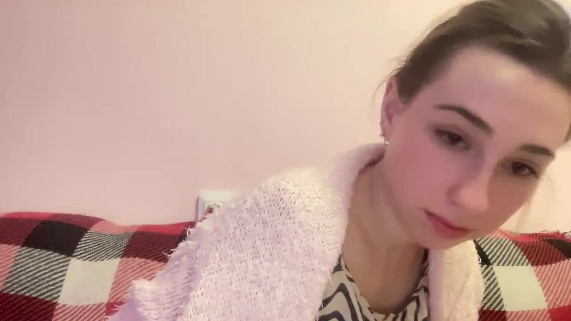 Gallery image thumbnail from Just_I's myfreecams stream on, 01/04/2024, 01:15 image 14 of 20