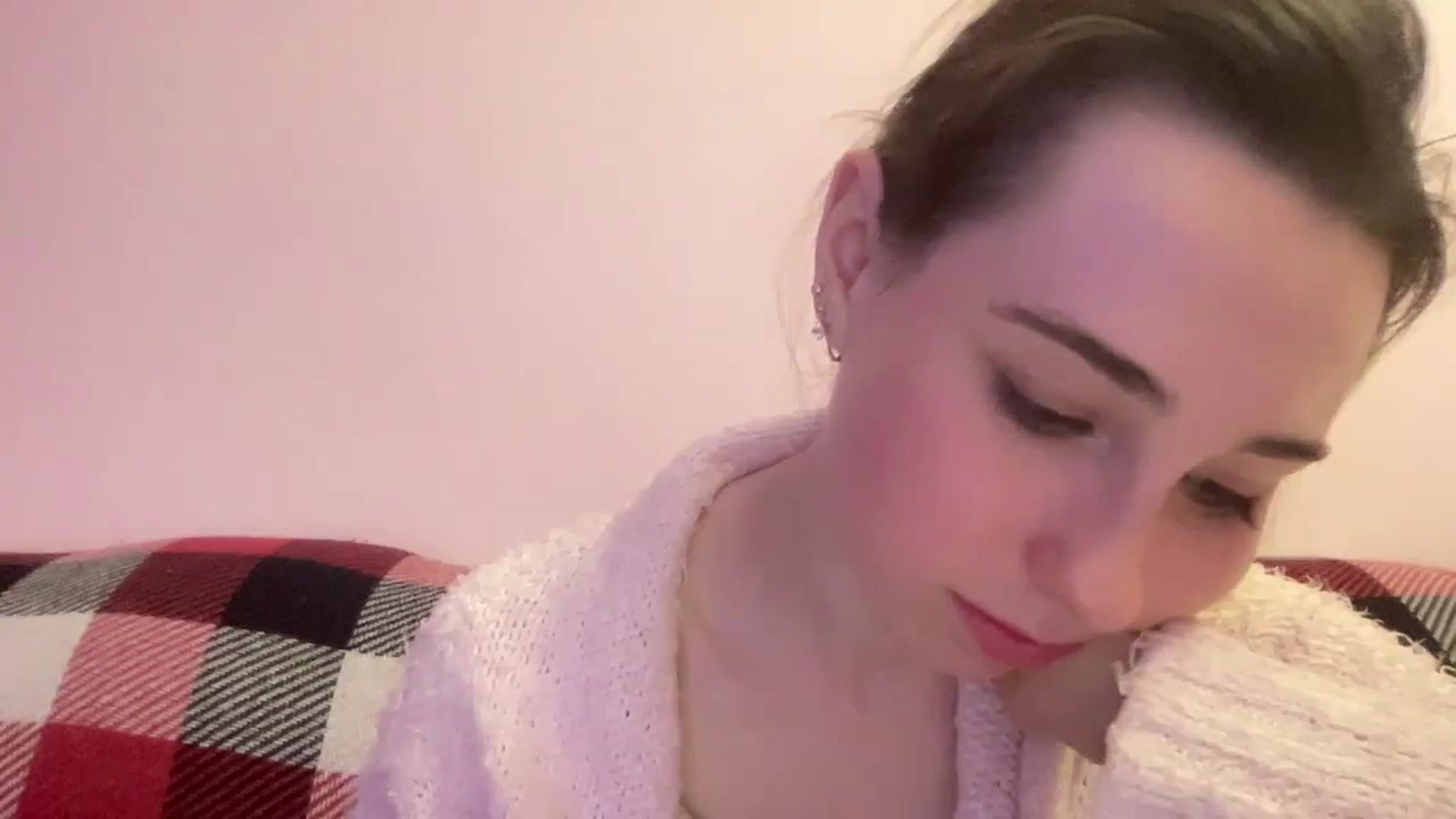 Gallery image thumbnail from Just_I's myfreecams stream on, 01/04/2024, 03:03 image 18 of 20