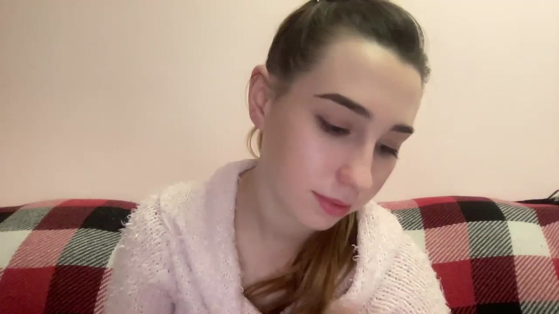 Gallery image thumbnail from Just_I's myfreecams stream on, 01/04/2024, 20:51 image 6 of 20