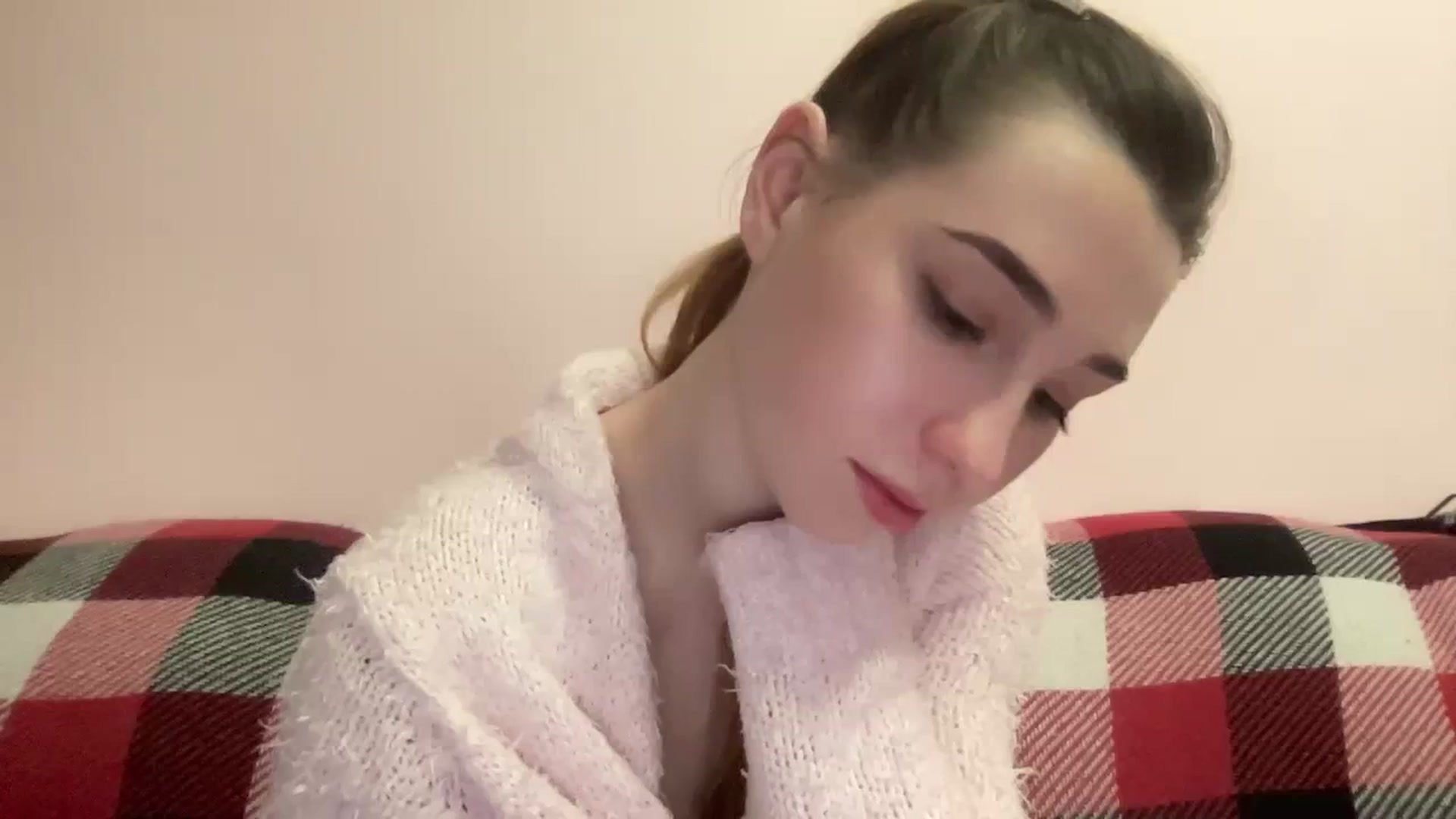Gallery image thumbnail from Just_I's myfreecams stream on, 01/04/2024, 20:51 image 20 of 20