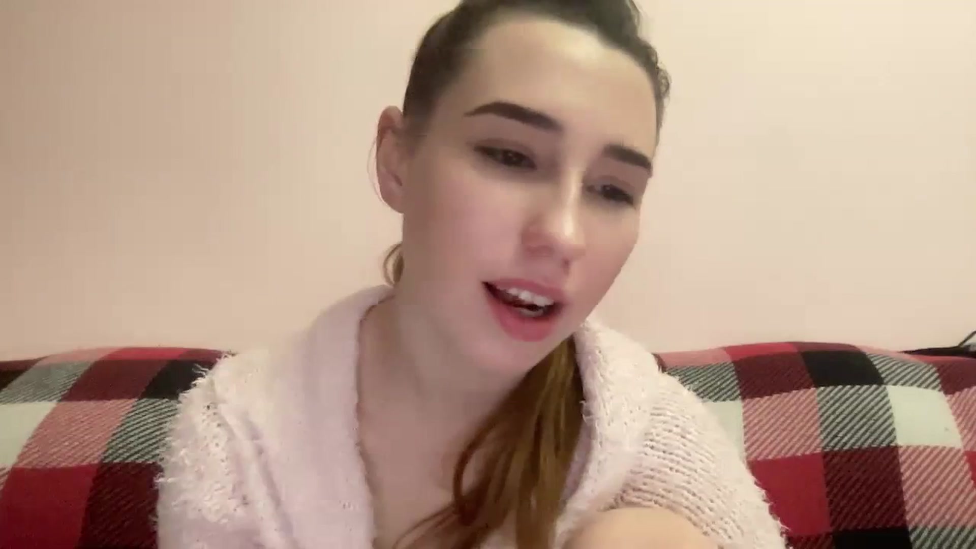 Gallery image thumbnail from Just_I's myfreecams stream on, 01/04/2024, 20:51 image 16 of 20