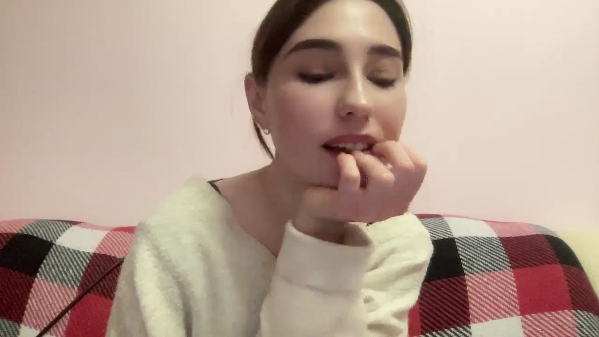 Gallery image thumbnail from Just_I's myfreecams stream on, 01/11/2024, 20:41 image 16 of 20