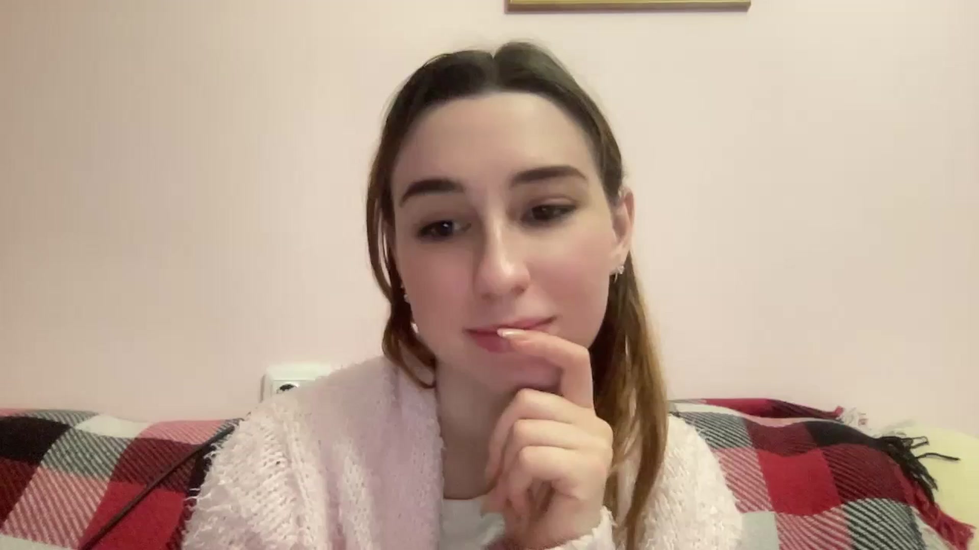 Gallery image thumbnail from Just_I's myfreecams stream on, 01/19/2024, 22:08 image 7 of 20
