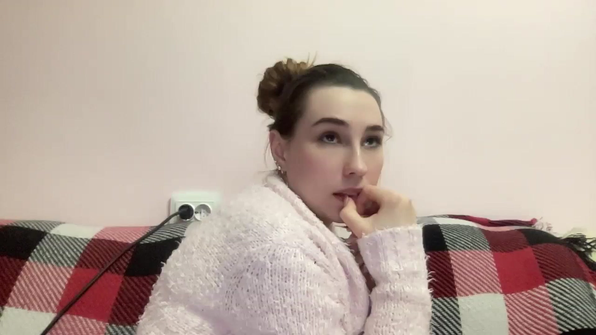 Gallery image thumbnail from Just_I's myfreecams stream on, 01/20/2024, 24:46 image 13 of 20
