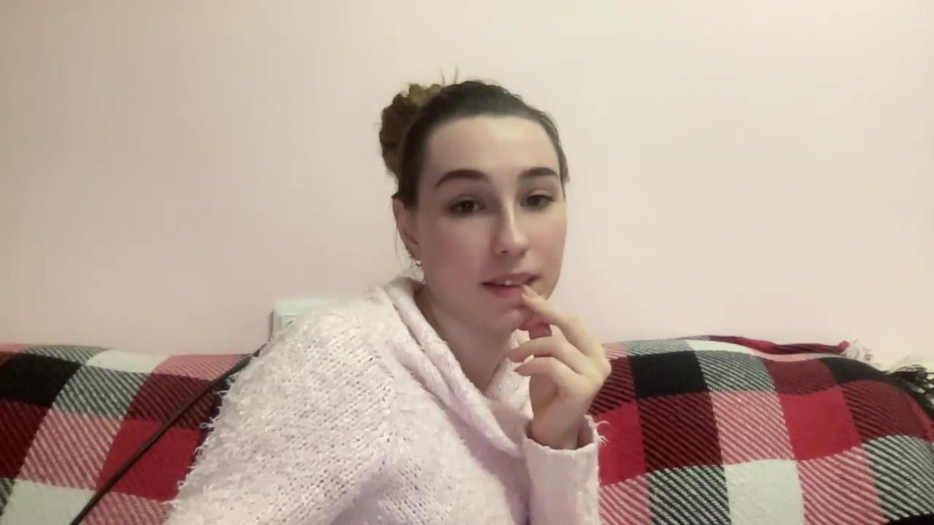 Gallery image thumbnail from Just_I's myfreecams stream on, 01/20/2024, 24:46 image 7 of 20