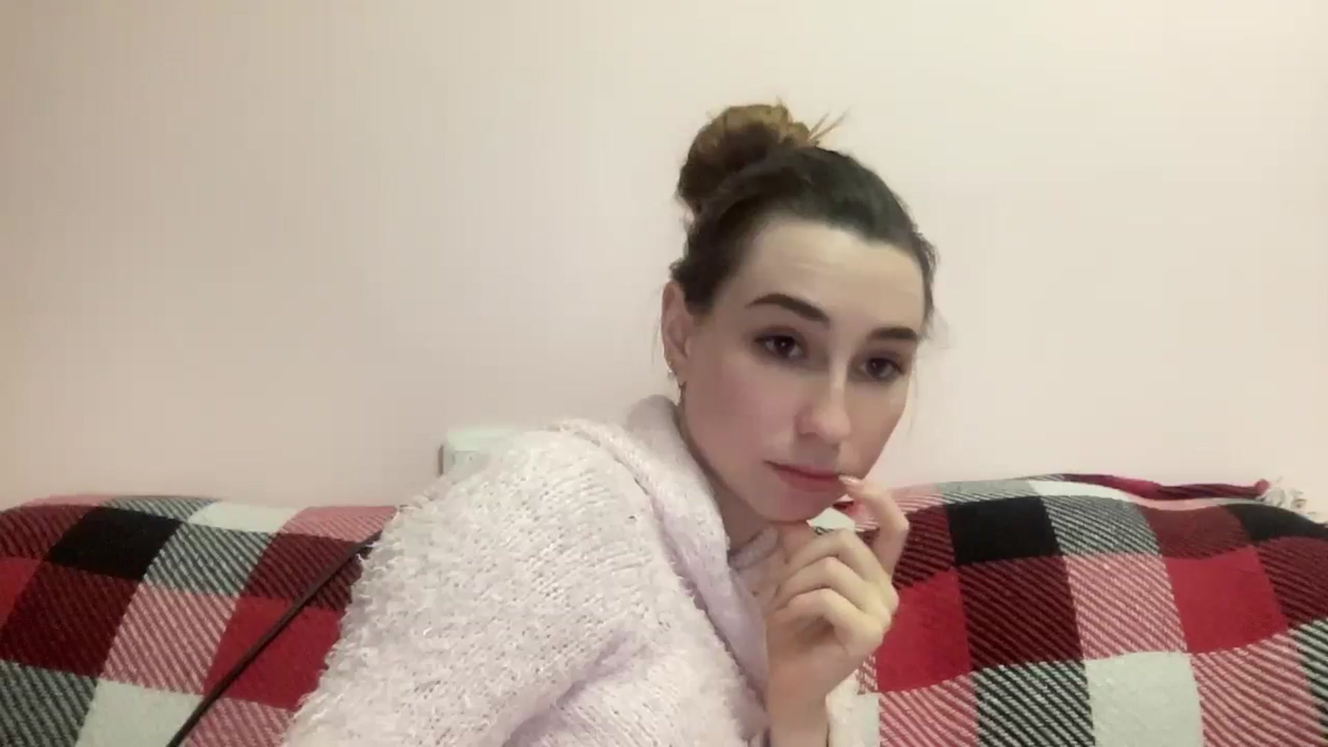 Gallery image thumbnail from Just_I's myfreecams stream on, 01/20/2024, 24:46 image 16 of 20