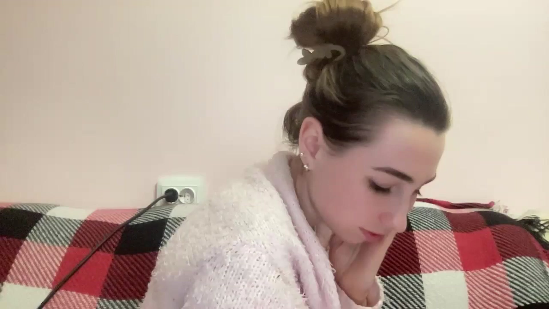 Gallery image thumbnail from Just_I's myfreecams stream on, 01/20/2024, 24:46 image 12 of 20