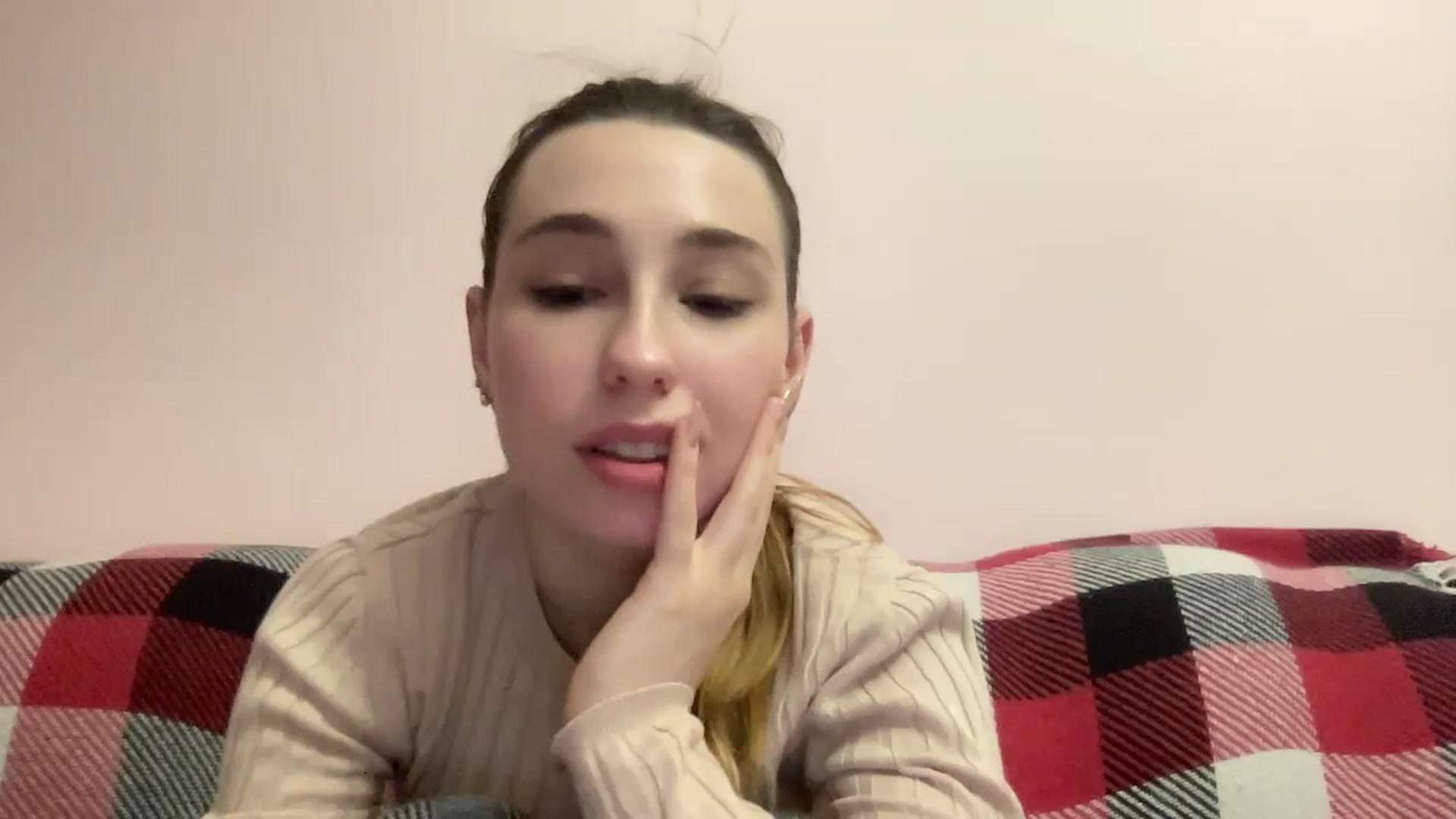 Gallery image thumbnail from Just_I's myfreecams stream on, 01/22/2024, 02:18 image 18 of 20