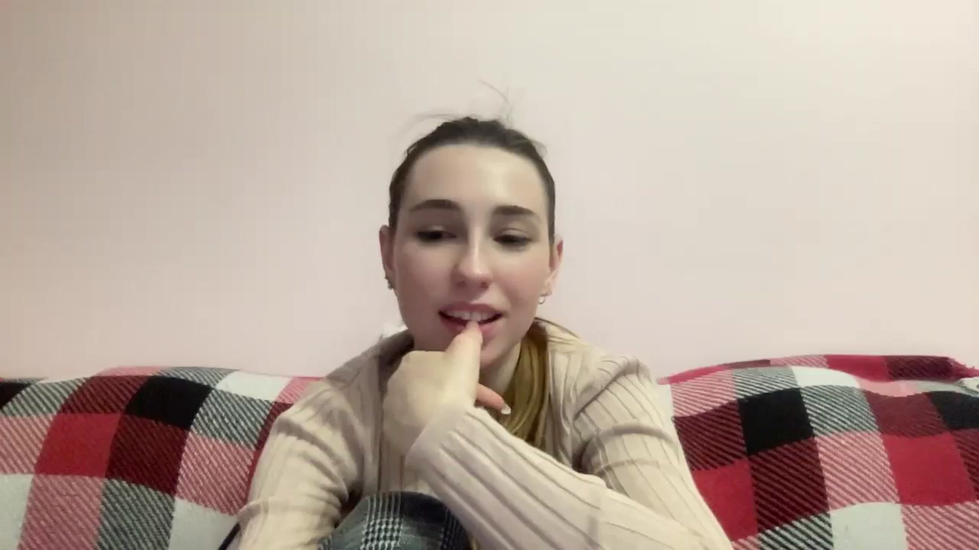 Gallery image thumbnail from Just_I's myfreecams stream on, 01/22/2024, 02:18 image 20 of 20
