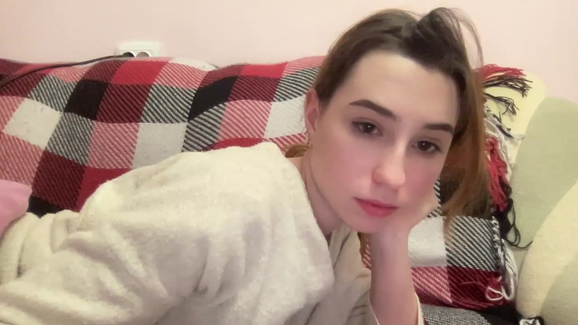 Gallery image thumbnail from Just_I's myfreecams stream on, 01/24/2024, 23:35 image 16 of 20