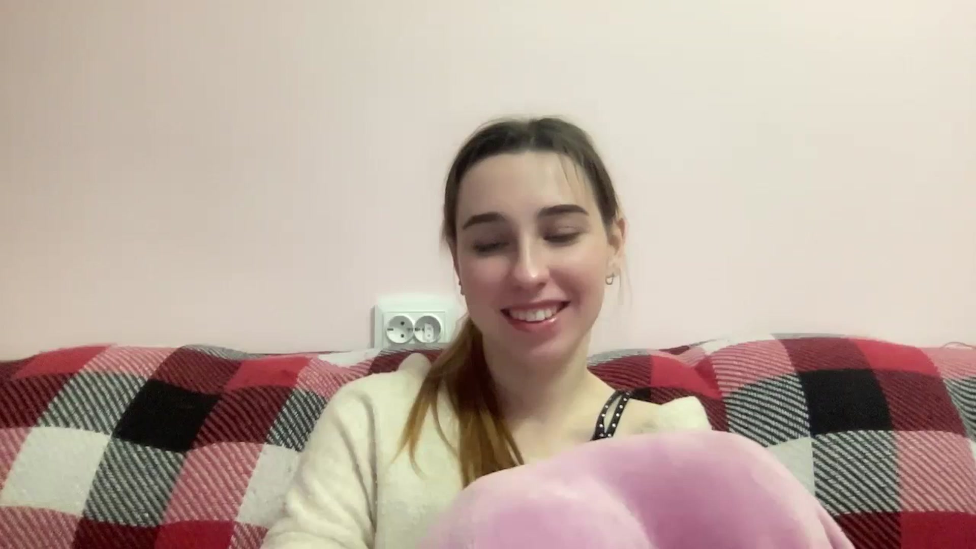 Gallery image thumbnail from Just_I's myfreecams stream on, 01/25/2024, 02:48 image 15 of 20