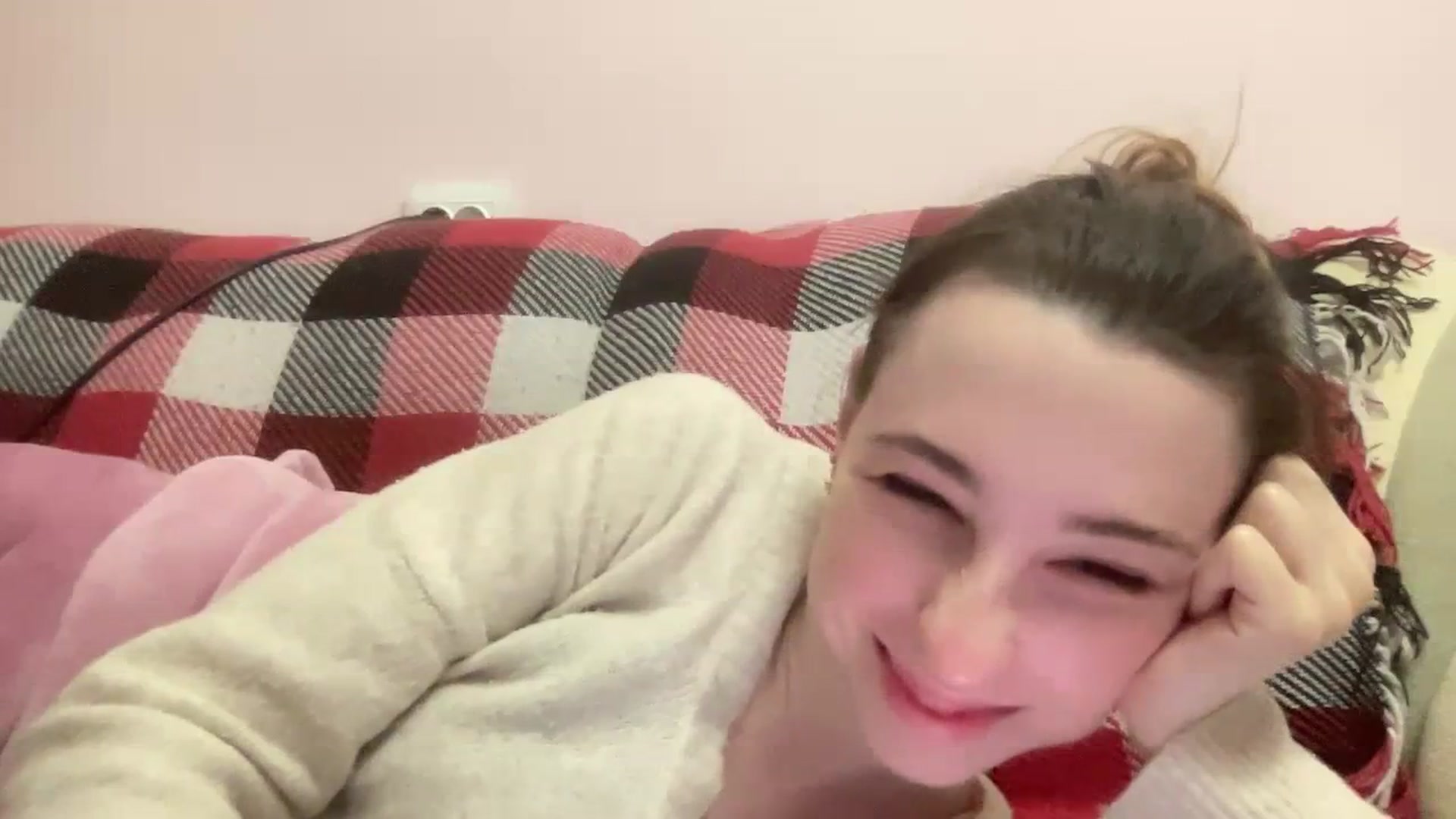 Gallery image thumbnail from Just_I's myfreecams stream on, 01/26/2024, 03:48 image 8 of 20