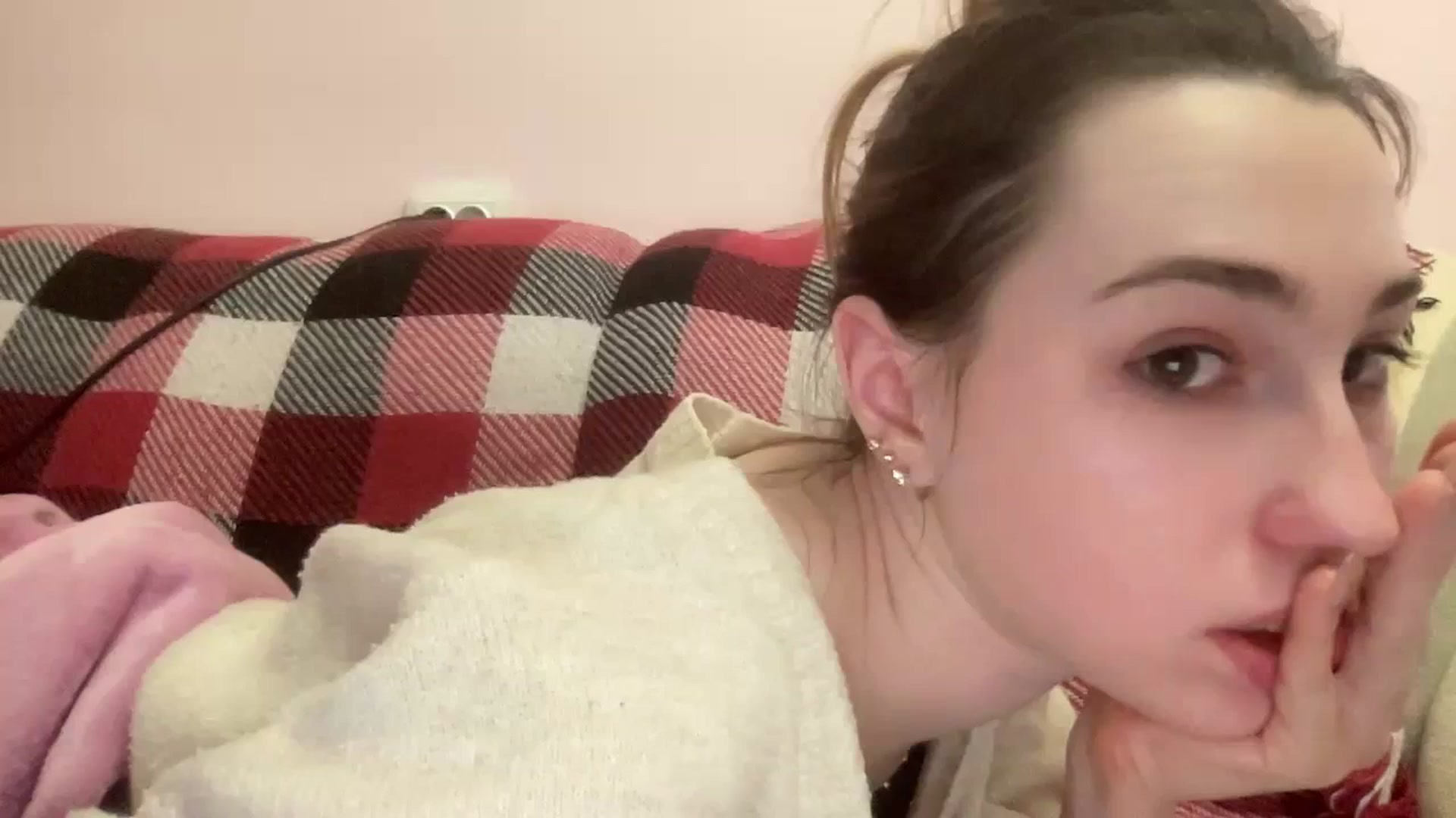 Gallery image thumbnail from Just_I's myfreecams stream on, 01/26/2024, 04:40 image 17 of 20