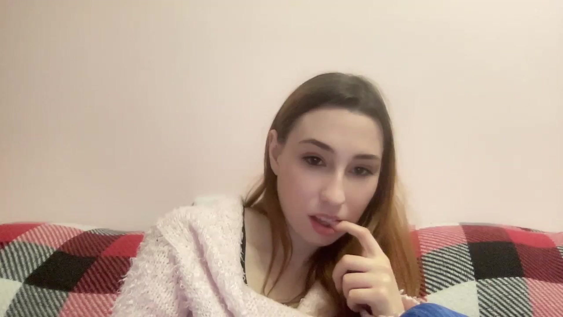 Gallery image thumbnail from Just_I's myfreecams stream on, 01/27/2024, 19:39 image 17 of 20