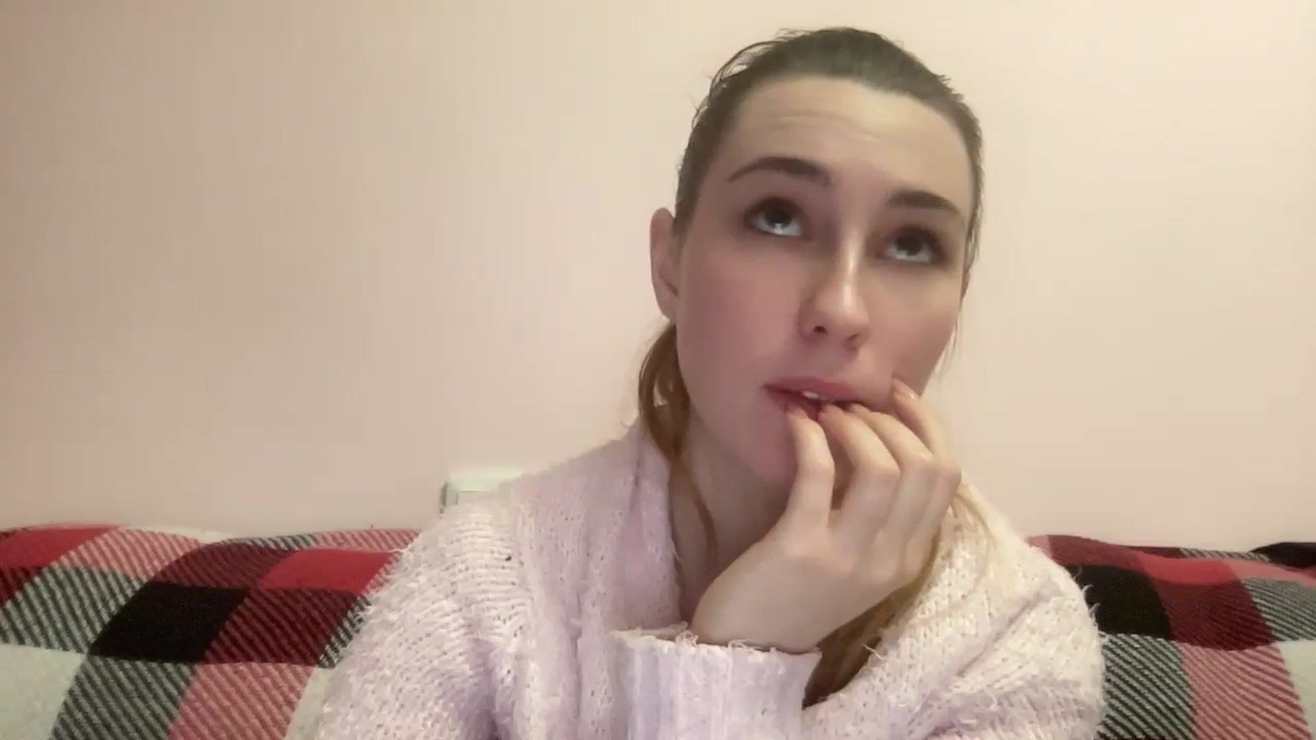 Gallery image thumbnail from Just_I's myfreecams stream on, 01/29/2024, 24:01 image 9 of 20