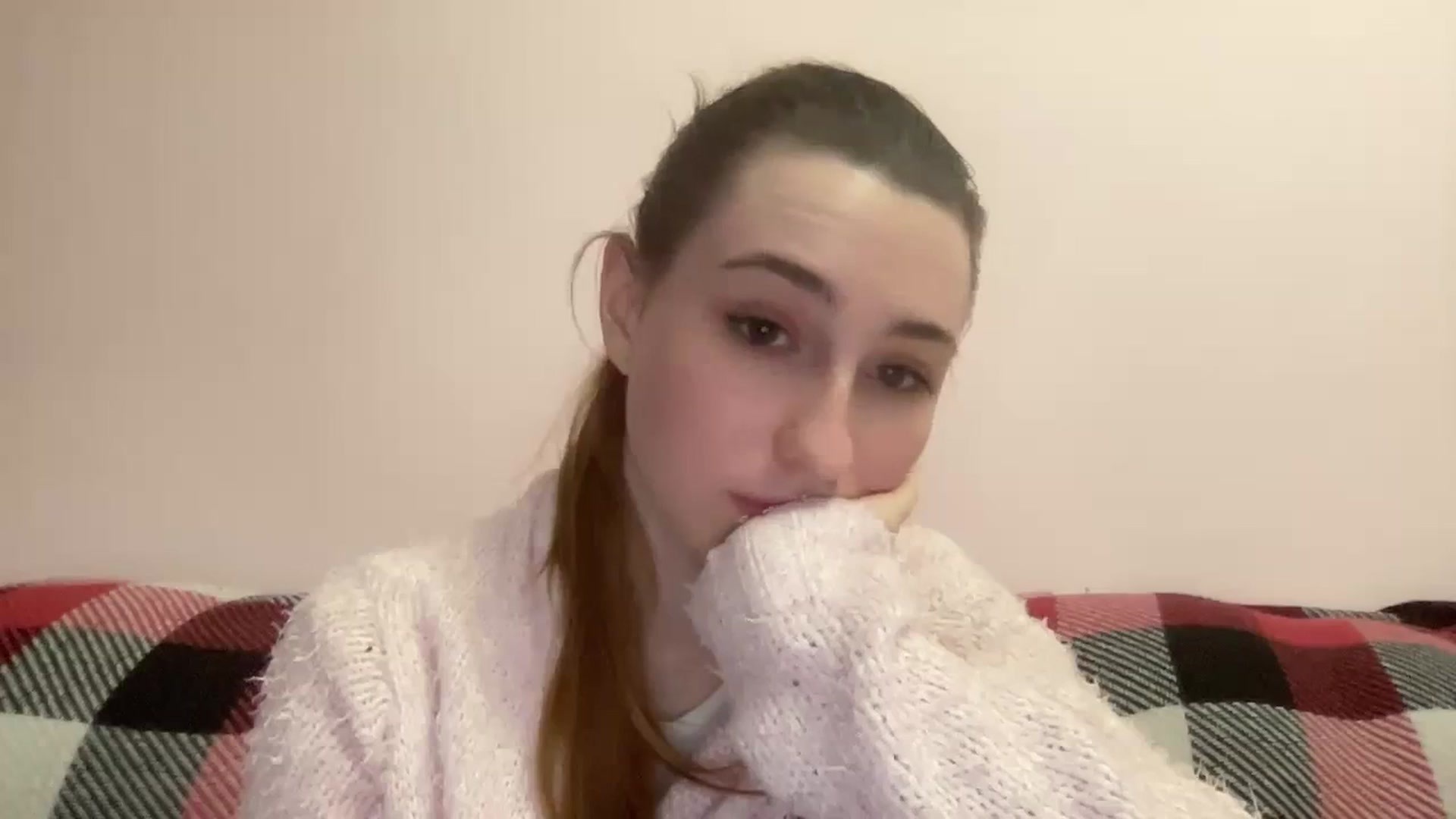 Gallery image thumbnail from Just_I's myfreecams stream on, 01/29/2024, 24:01 image 19 of 20