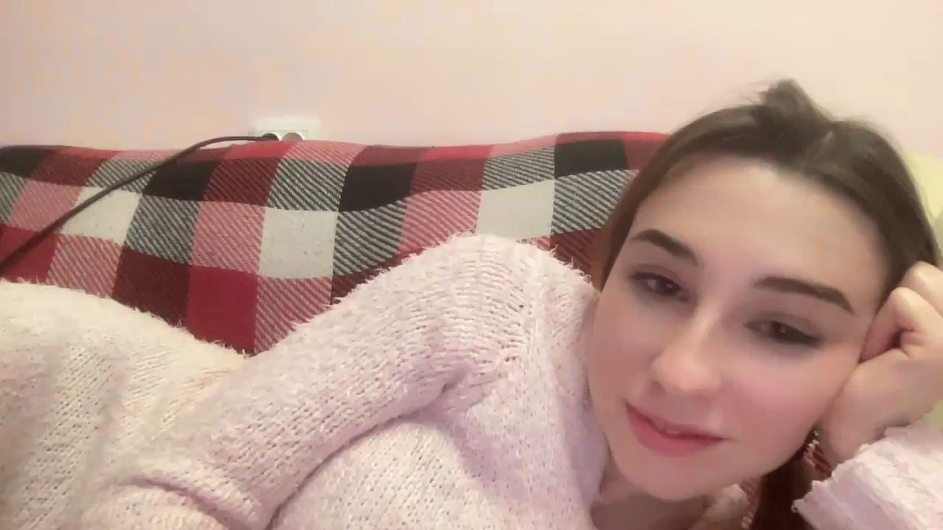 Gallery image thumbnail from Just_I's myfreecams stream on, 01/30/2024, 02:25 image 15 of 20
