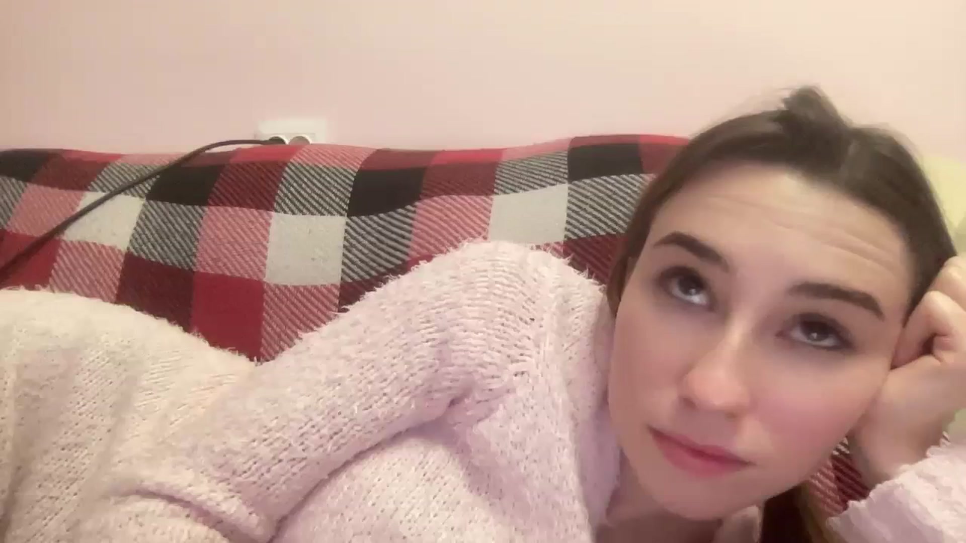 Gallery image thumbnail from Just_I's myfreecams stream on, 01/30/2024, 02:25 image 13 of 20