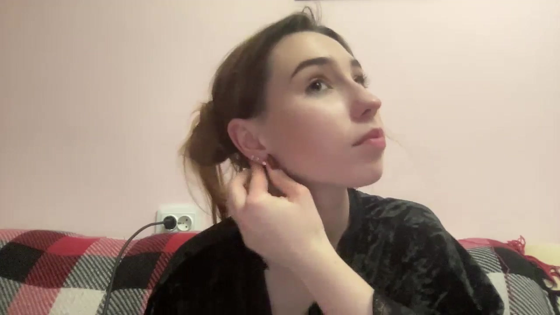 Gallery image thumbnail from Just_I's myfreecams stream on, 02/07/2024, 24:27 image 6 of 20