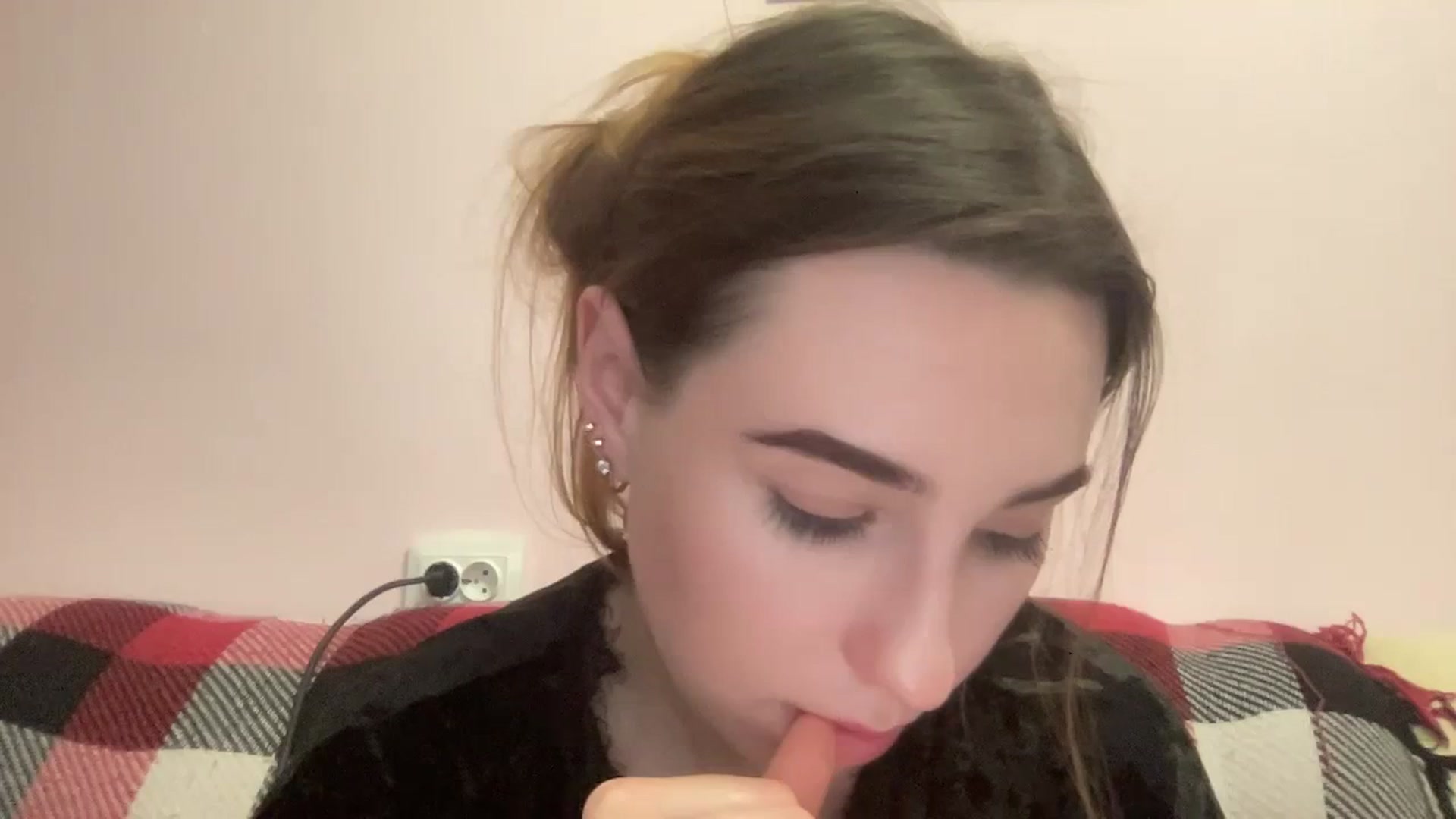 Gallery image thumbnail from Just_I's myfreecams stream on, 02/07/2024, 24:27 image 10 of 20