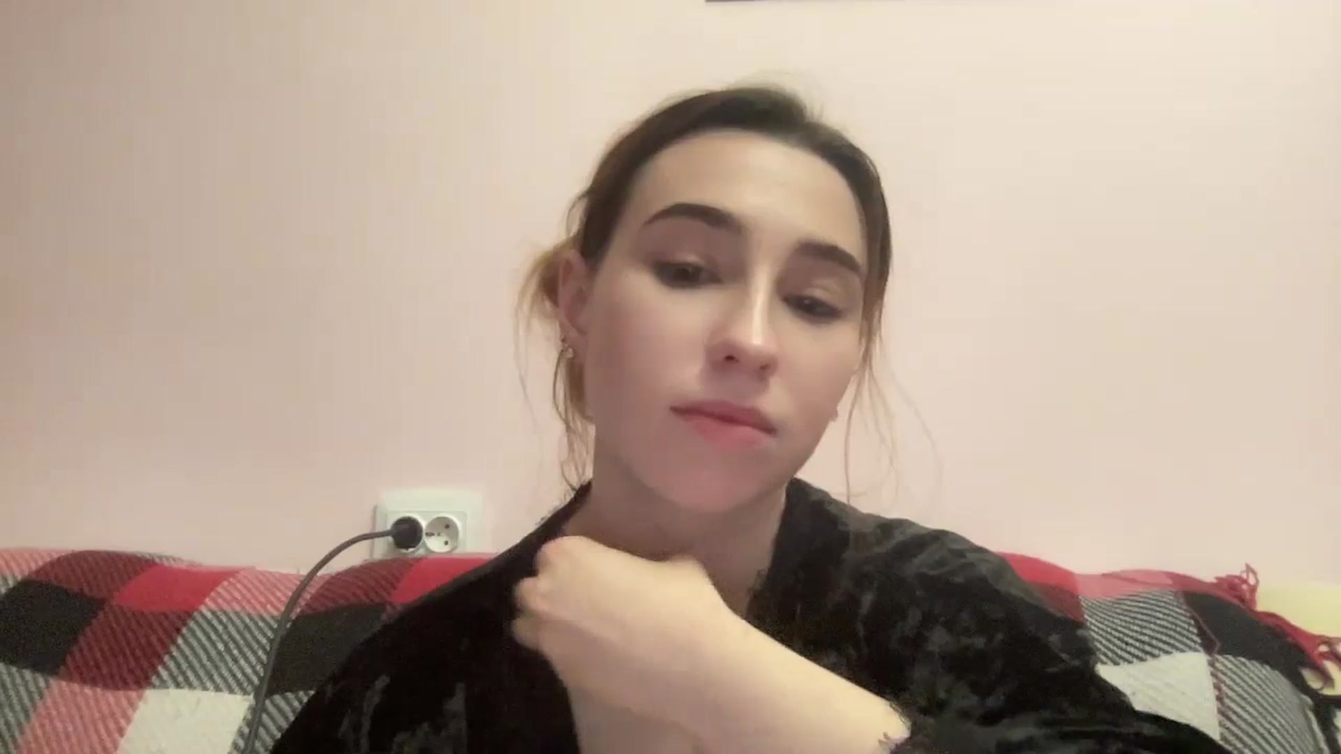 Gallery image thumbnail from Just_I's myfreecams stream on, 02/07/2024, 24:27 image 15 of 20
