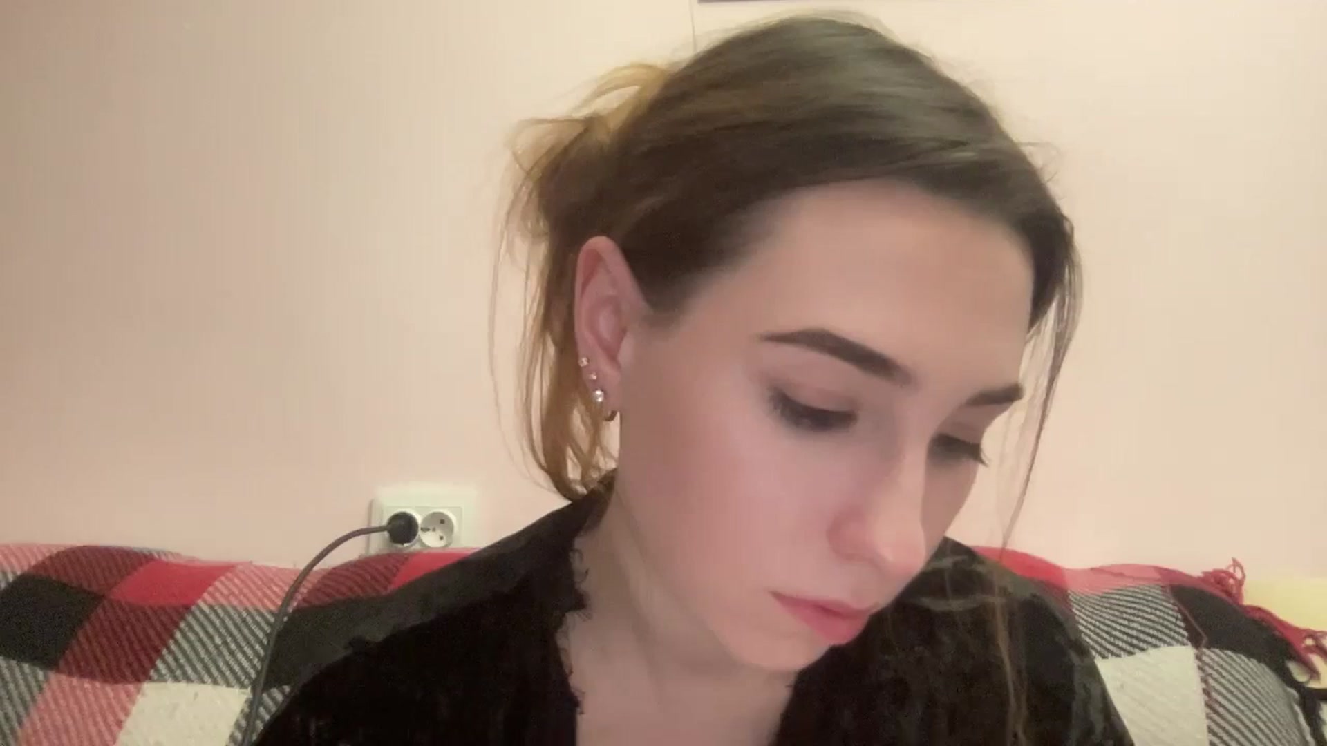 Gallery image thumbnail from Just_I's myfreecams stream on, 02/07/2024, 24:27 image 11 of 20