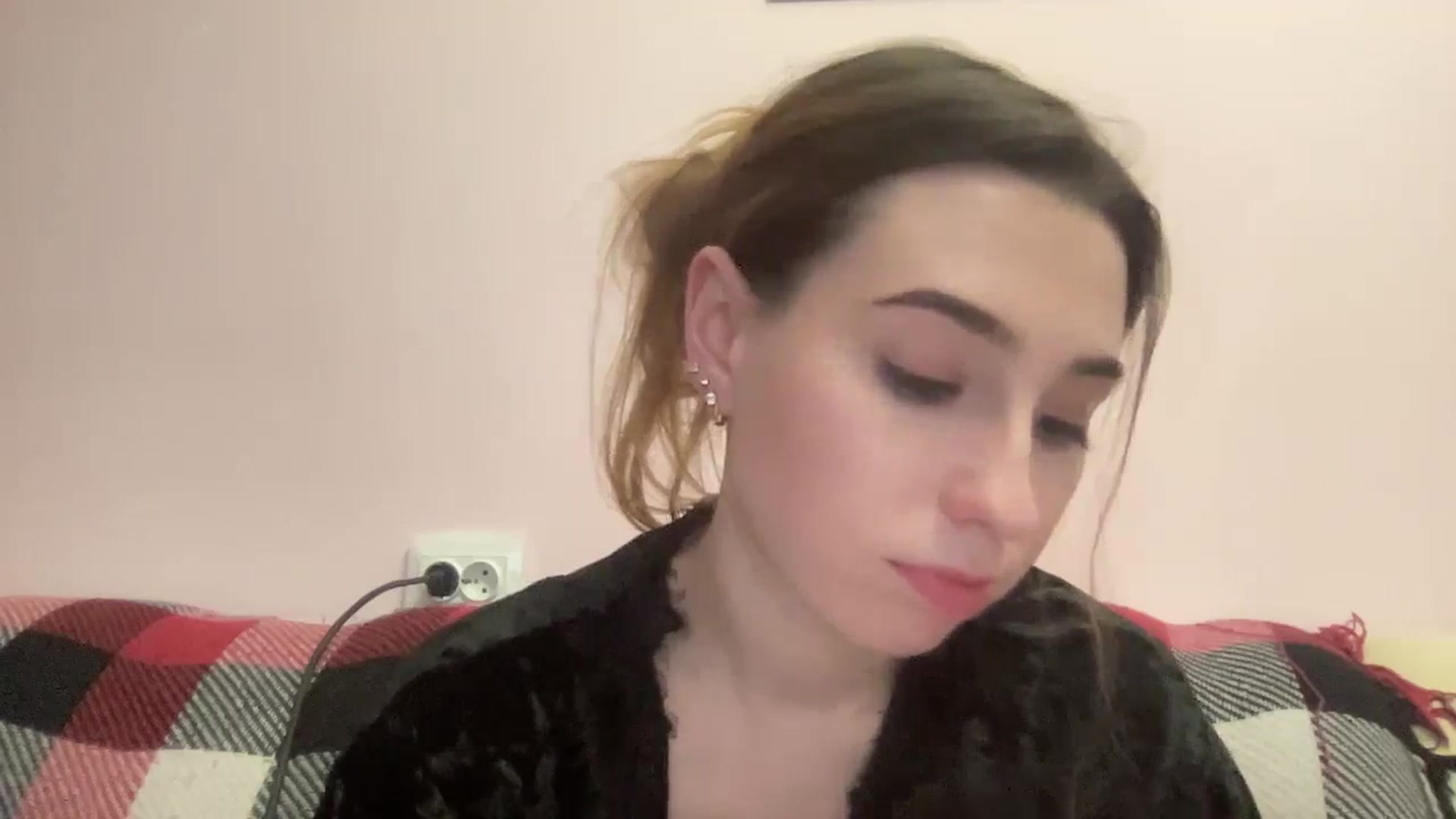 Gallery image thumbnail from Just_I's myfreecams stream on, 02/07/2024, 24:27 image 9 of 20