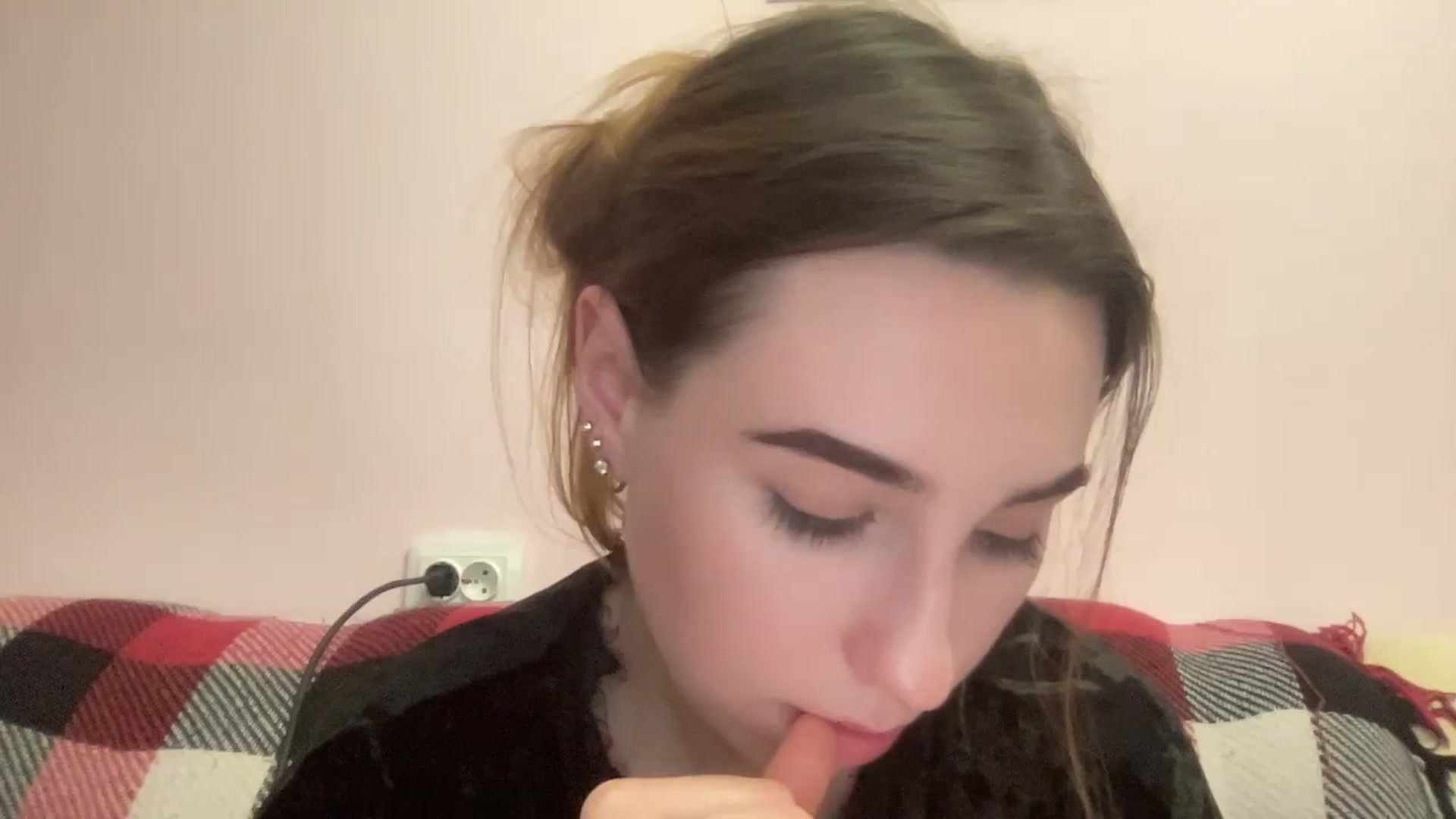 Gallery image thumbnail from Just_I's myfreecams stream on, 02/07/2024, 24:17 image 4 of 20