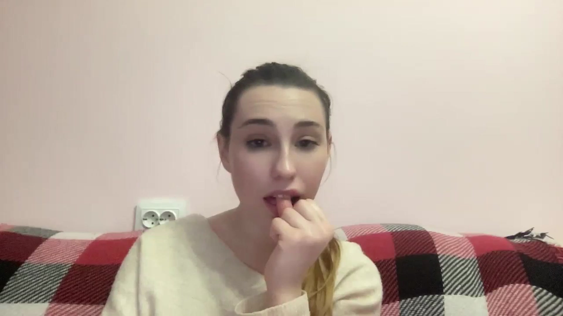 Gallery image thumbnail from Just_I's myfreecams stream on, 02/13/2024, 23:47 image 19 of 20